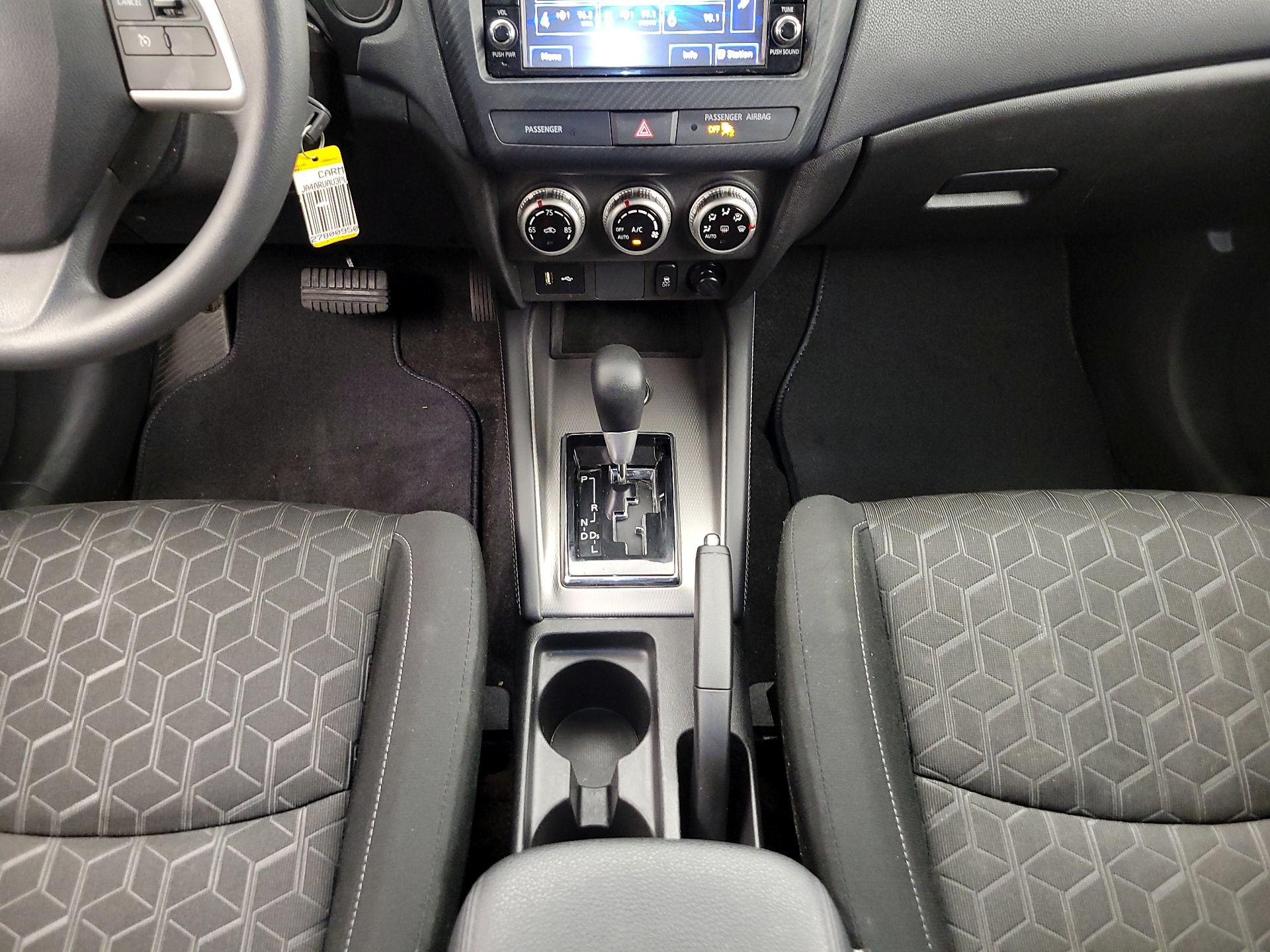 Thumbnail: 2023 Mitsubishi Outlander Sport - 17