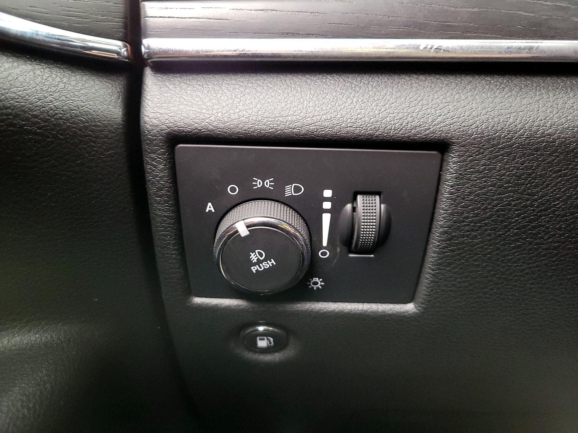 Thumbnail: 2015 Jeep Grand Cherokee - 13