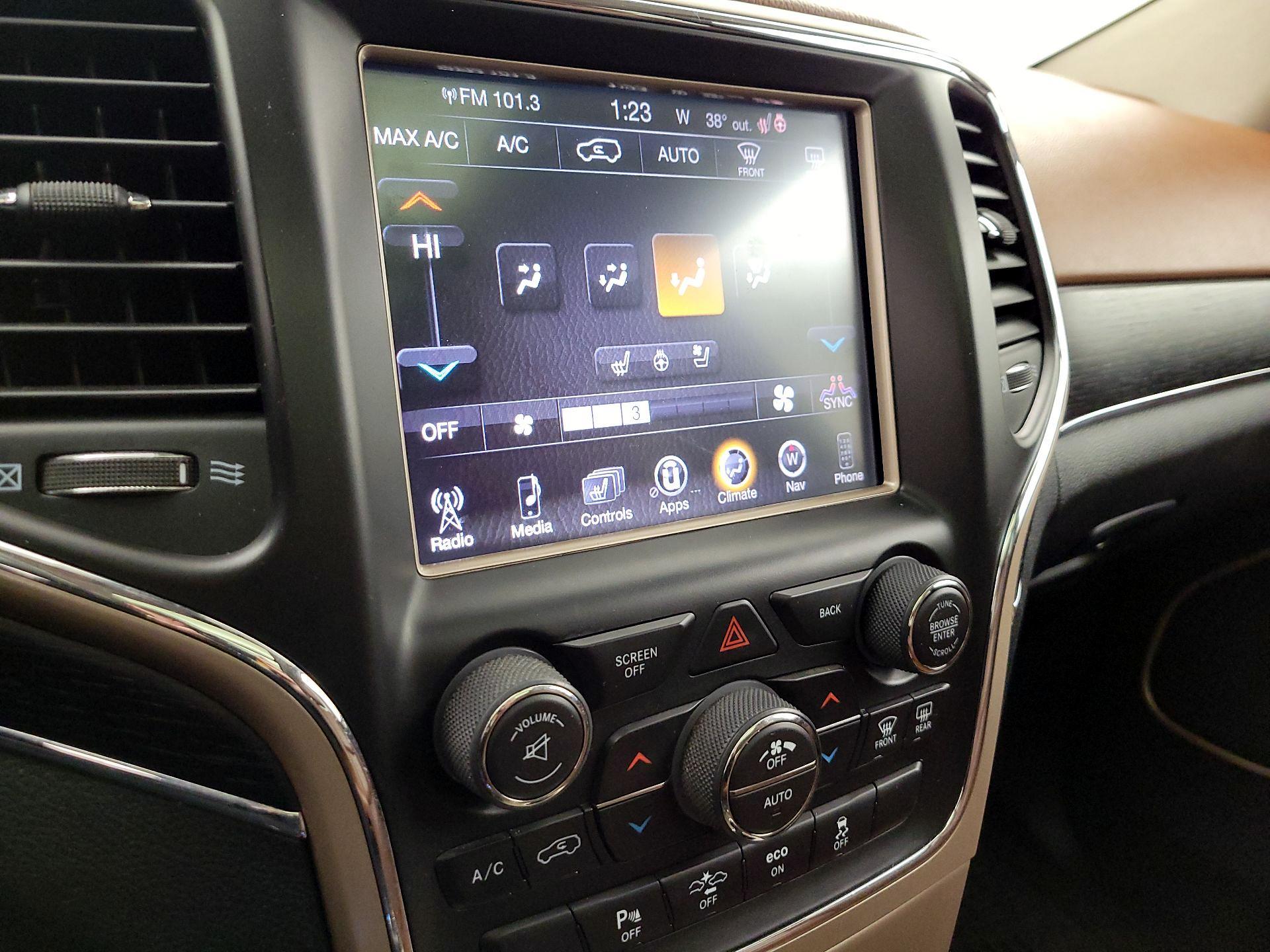 Thumbnail: 2015 Jeep Grand Cherokee - 17