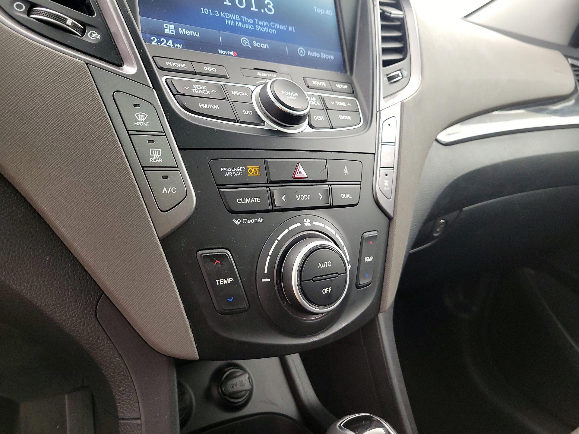 Thumbnail: 2015 Hyundai Santa Fe - 17