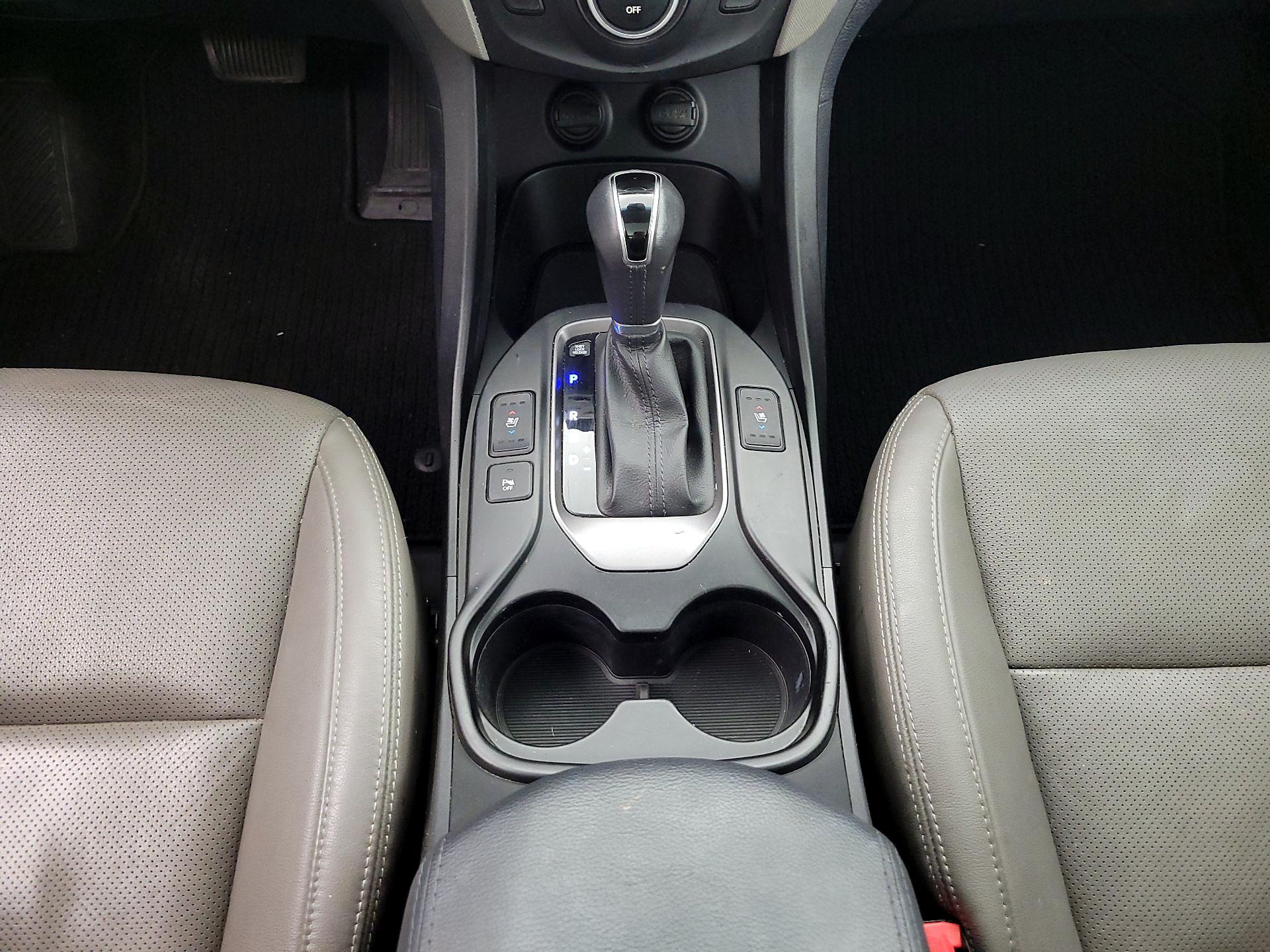 Thumbnail: 2015 Hyundai Santa Fe - 18