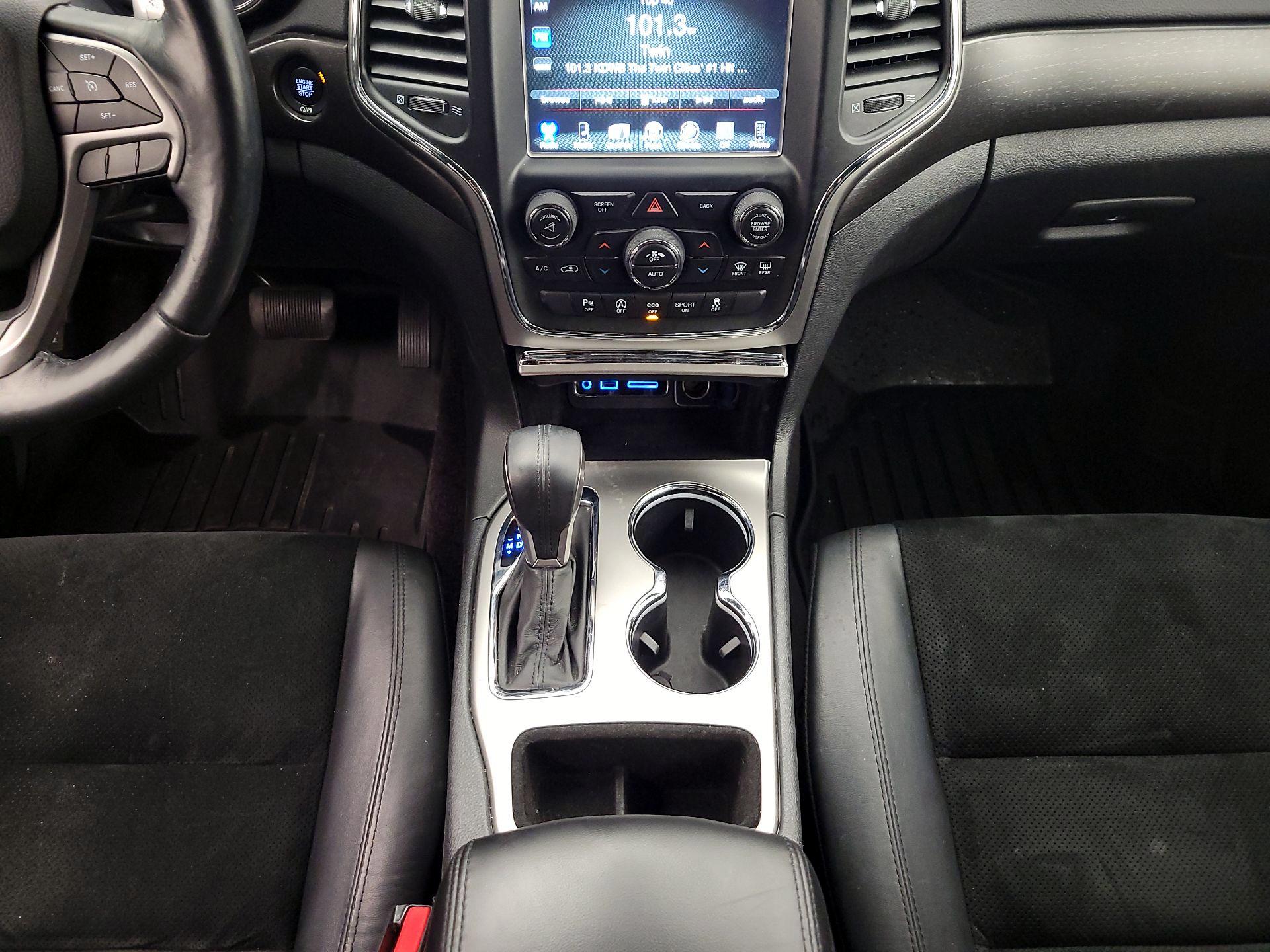 Thumbnail: 2017 Jeep Grand Cherokee - 17