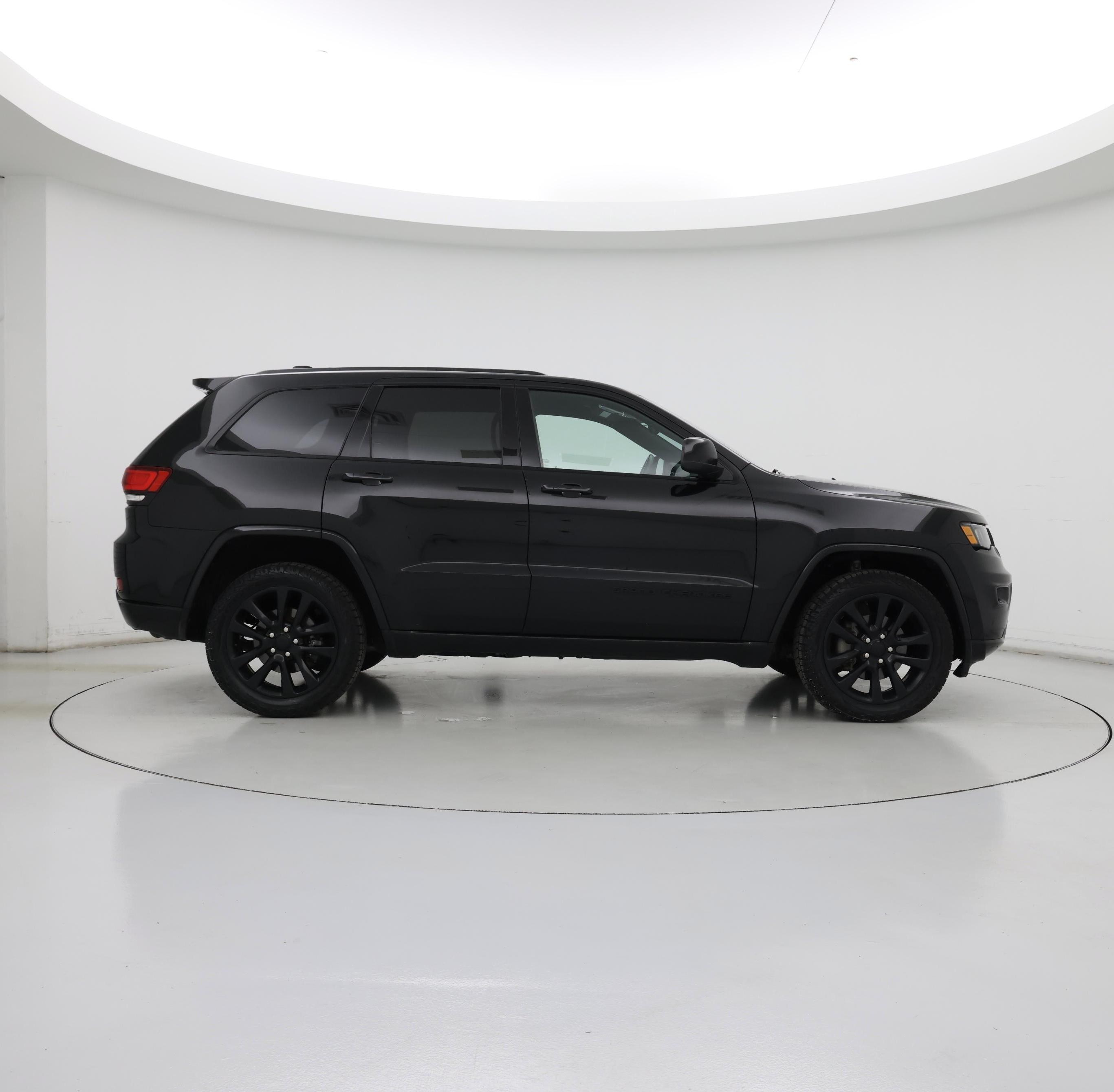 Thumbnail: 2017 Jeep Grand Cherokee - 7