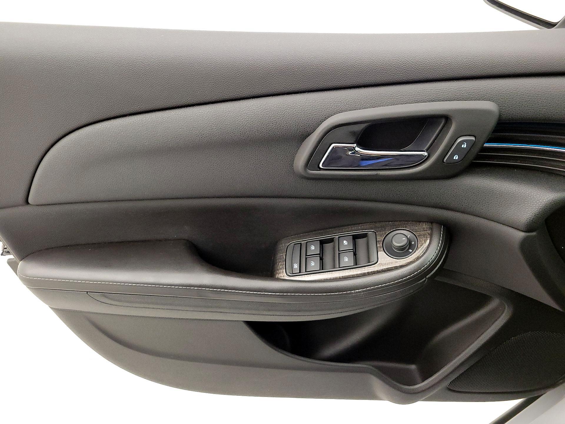 Thumbnail: 2015 Chevrolet Malibu - 12
