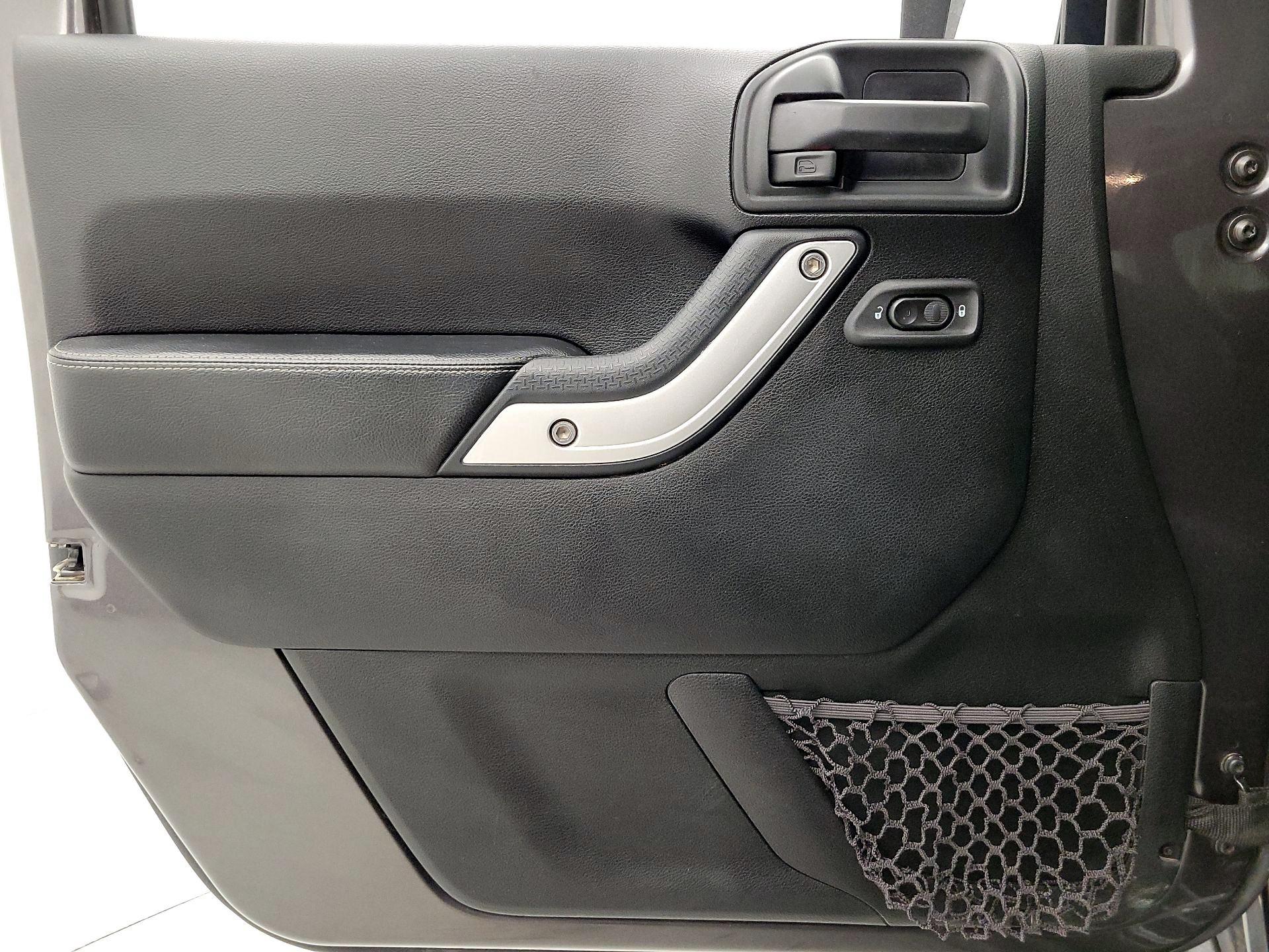 Thumbnail: 2017 Jeep Wrangler - 12