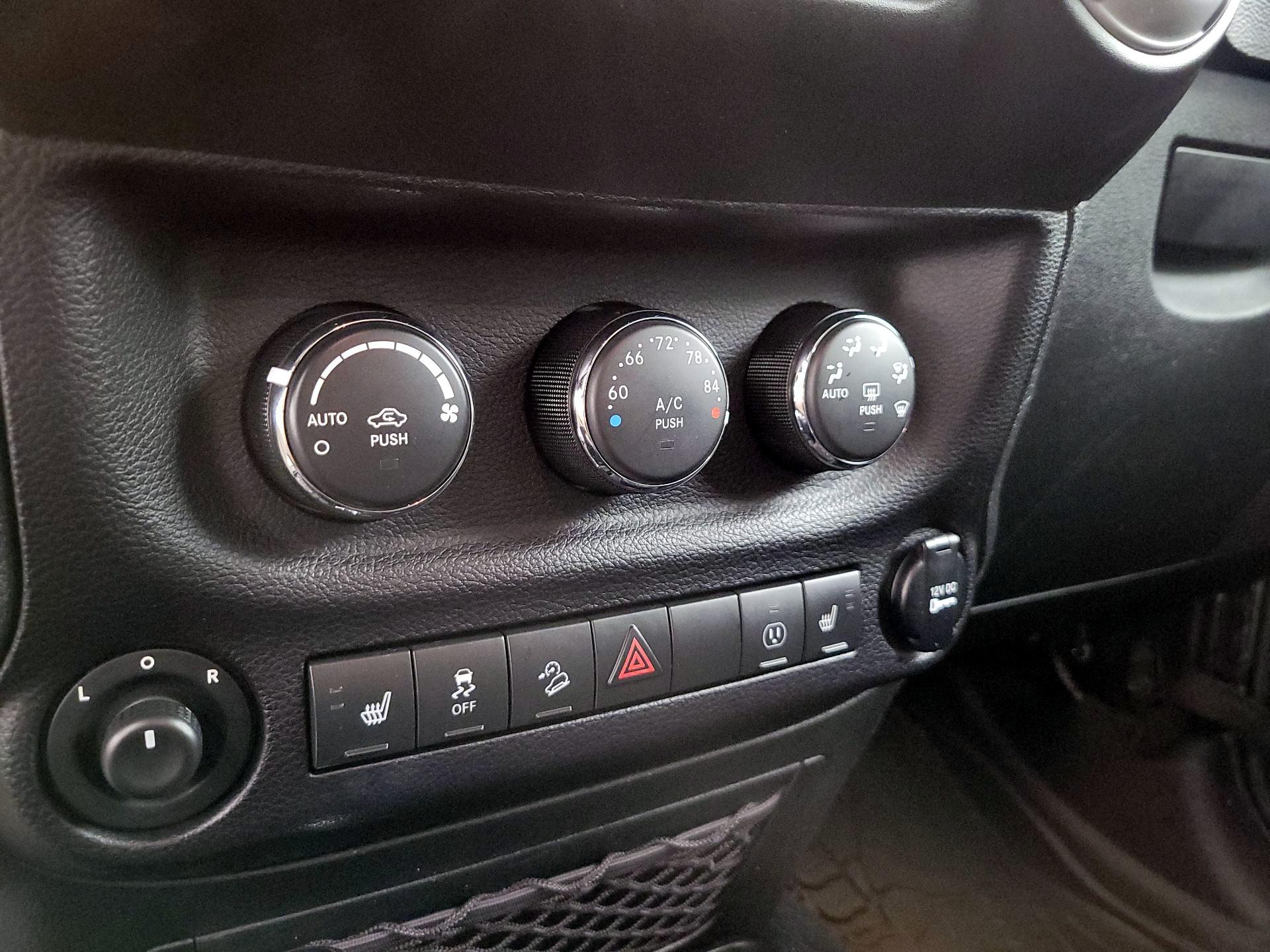 Thumbnail: 2017 Jeep Wrangler - 16