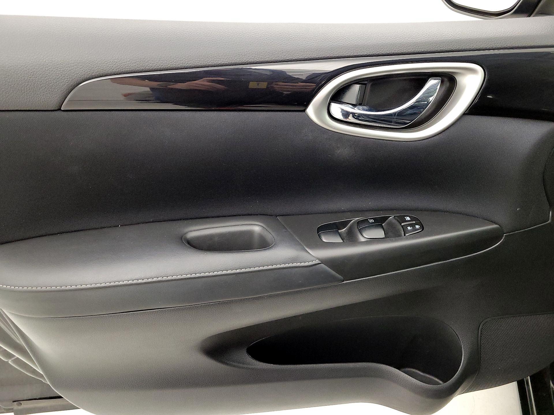 Thumbnail: 2017 Nissan Sentra - 12