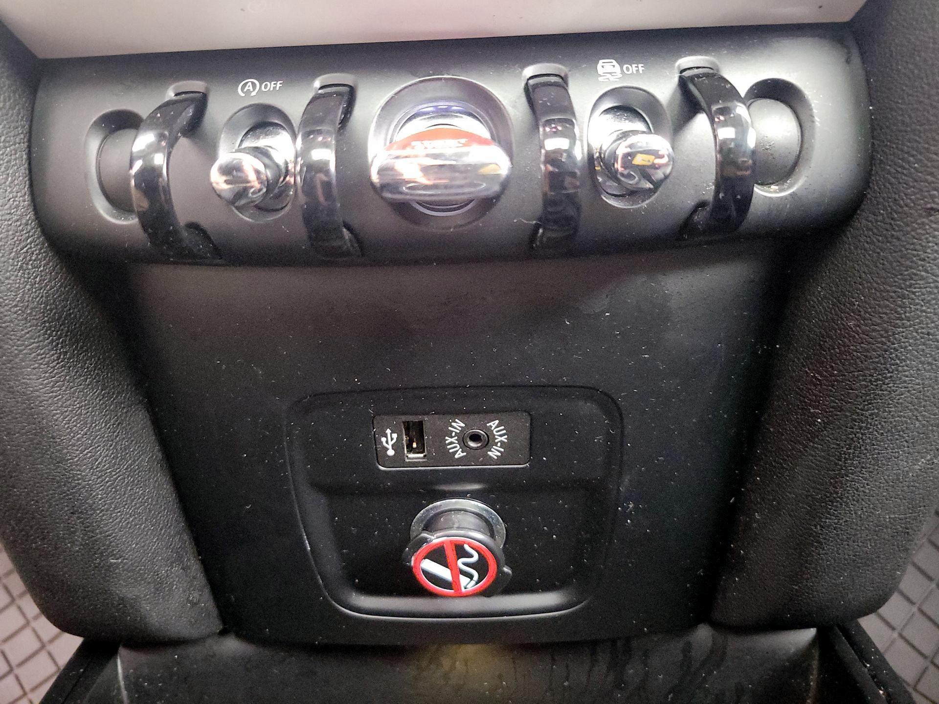 Thumbnail: 2017 MINI Cooper Countryman - 17