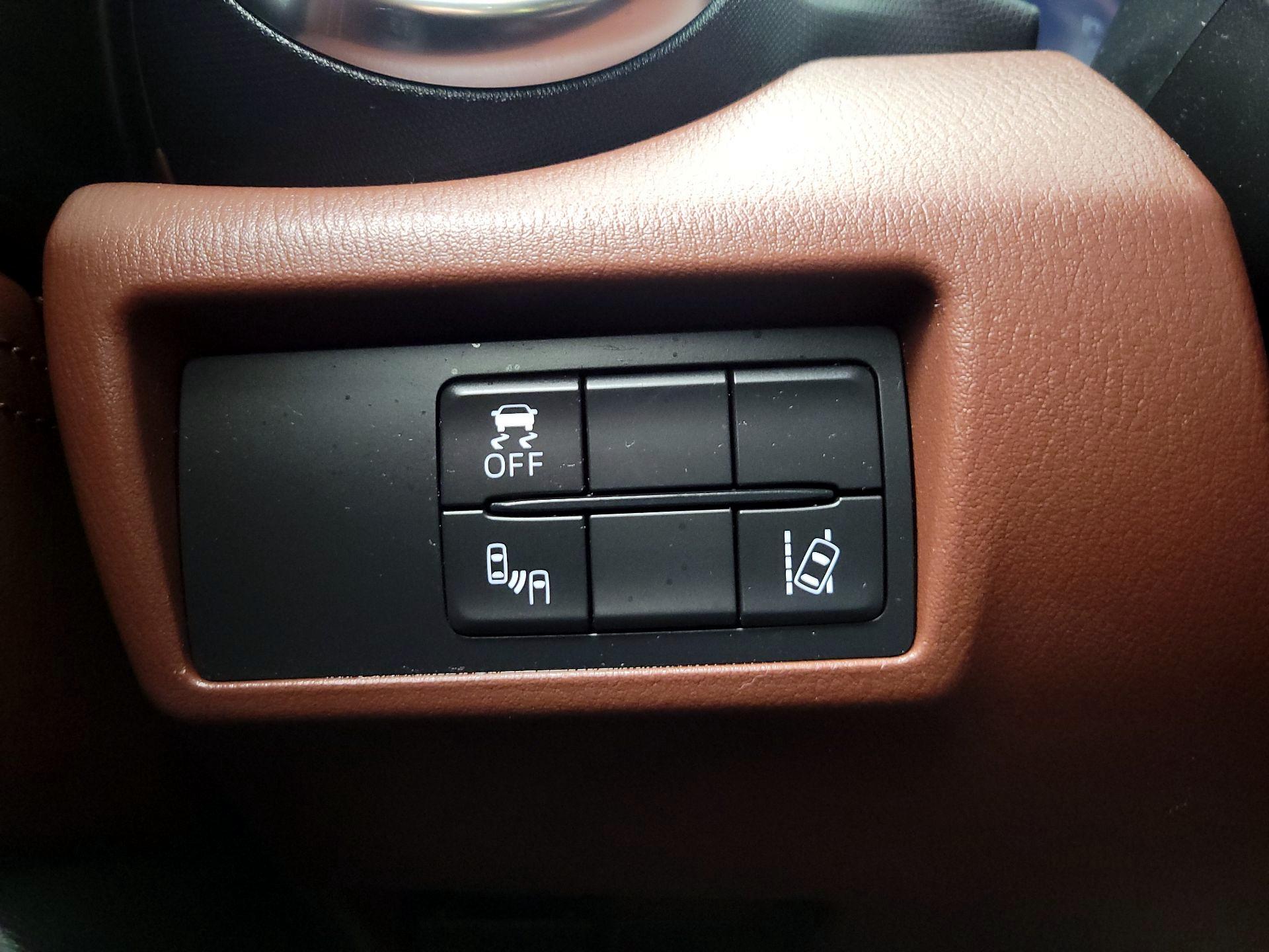 Thumbnail: 2018 Mazda MX-5 Miata - 13