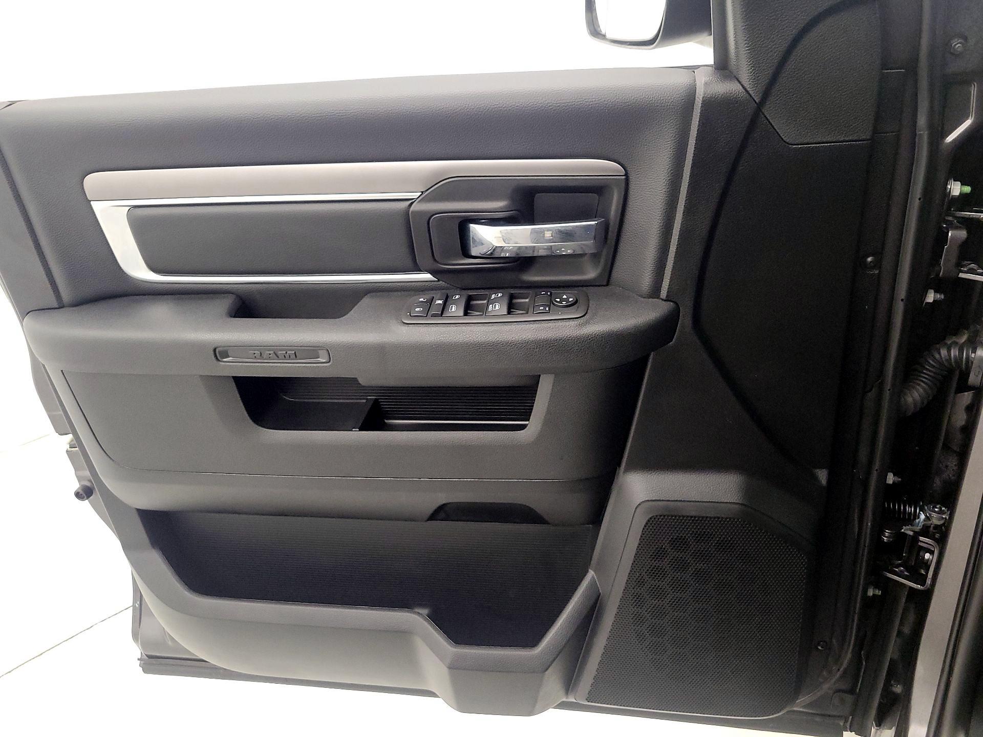 Thumbnail: 2022 RAM 1500 Classic - 12