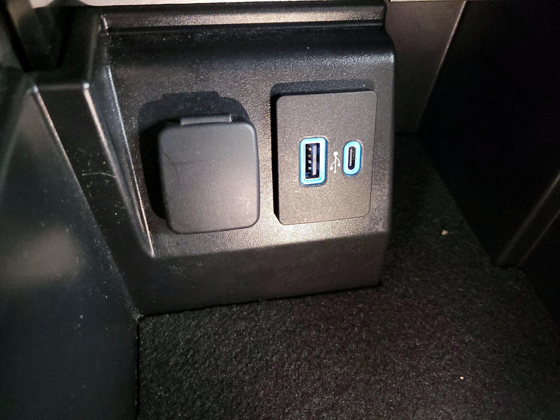 Thumbnail: 2023 Ford Explorer - 18