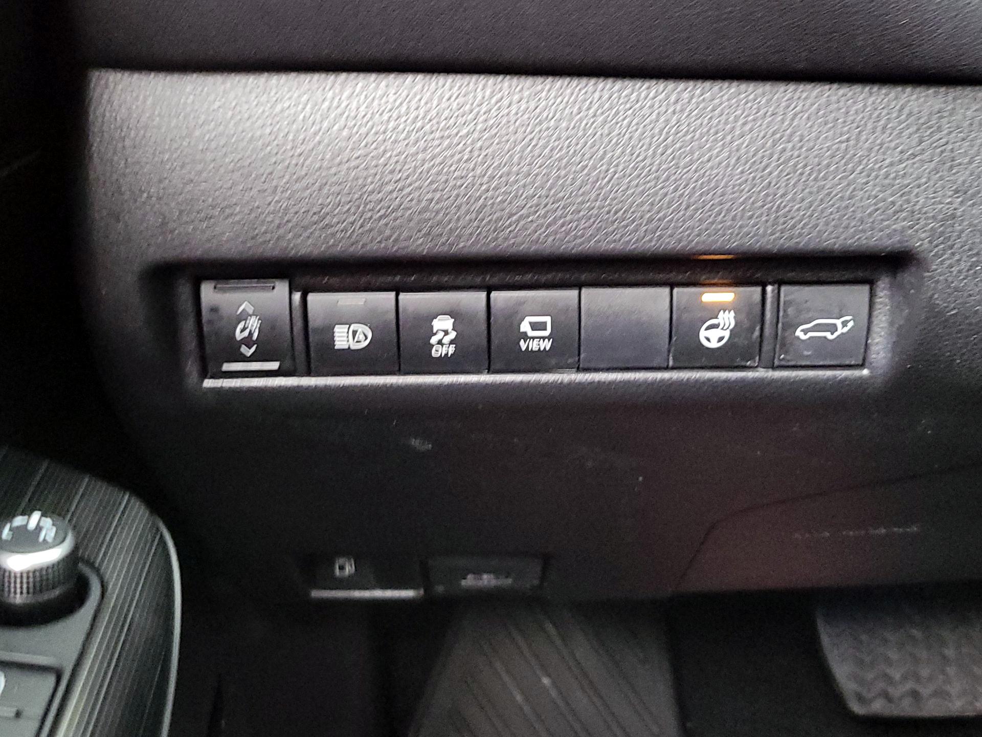 Thumbnail: 2023 Toyota Venza - 13