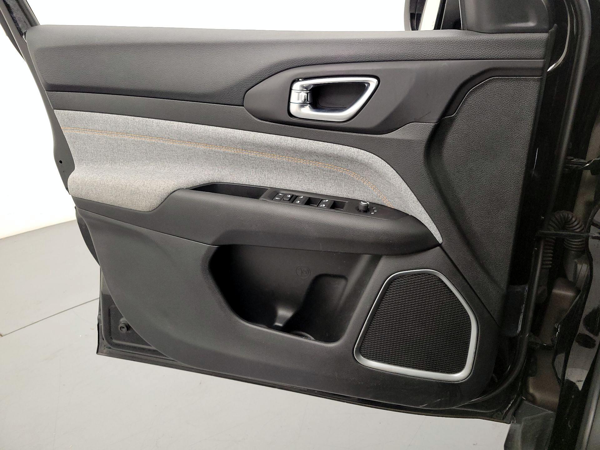 Thumbnail: 2022 Jeep Compass - 12