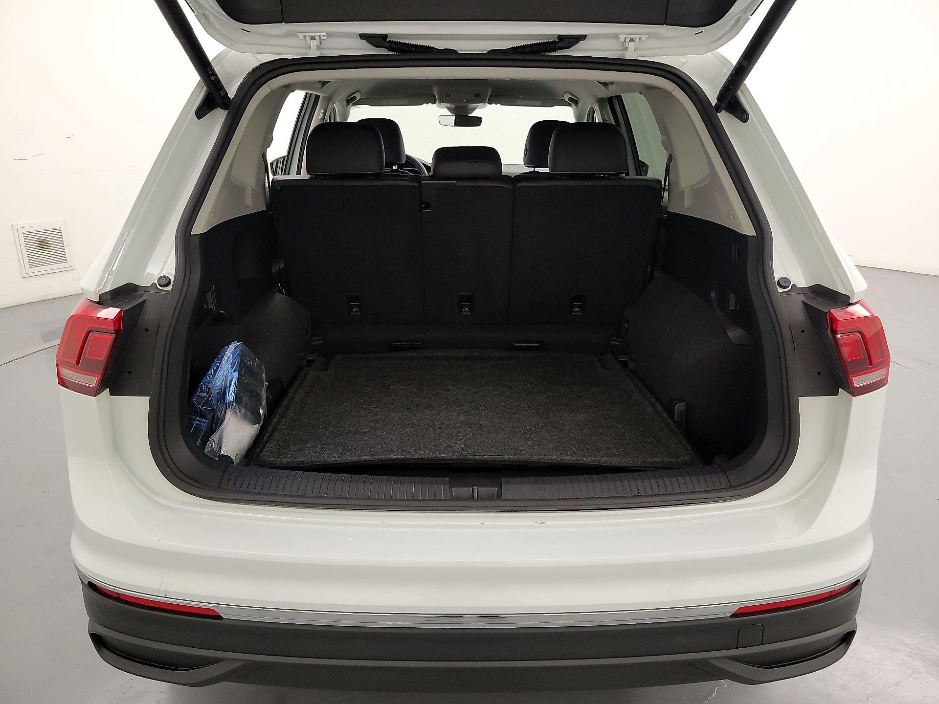 Thumbnail: 2024 Volkswagen Tiguan - 19