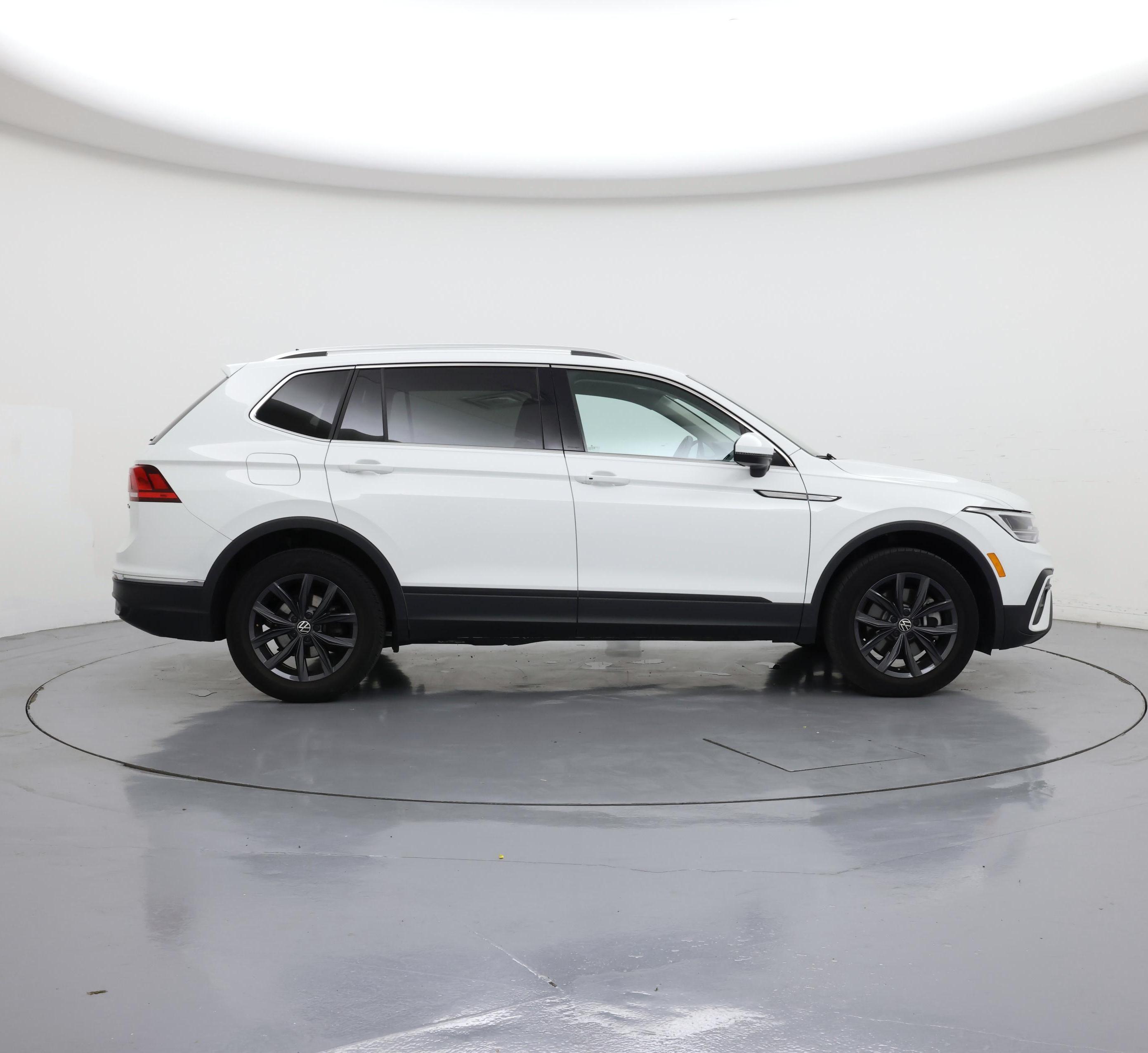 Thumbnail: 2024 Volkswagen Tiguan - 7