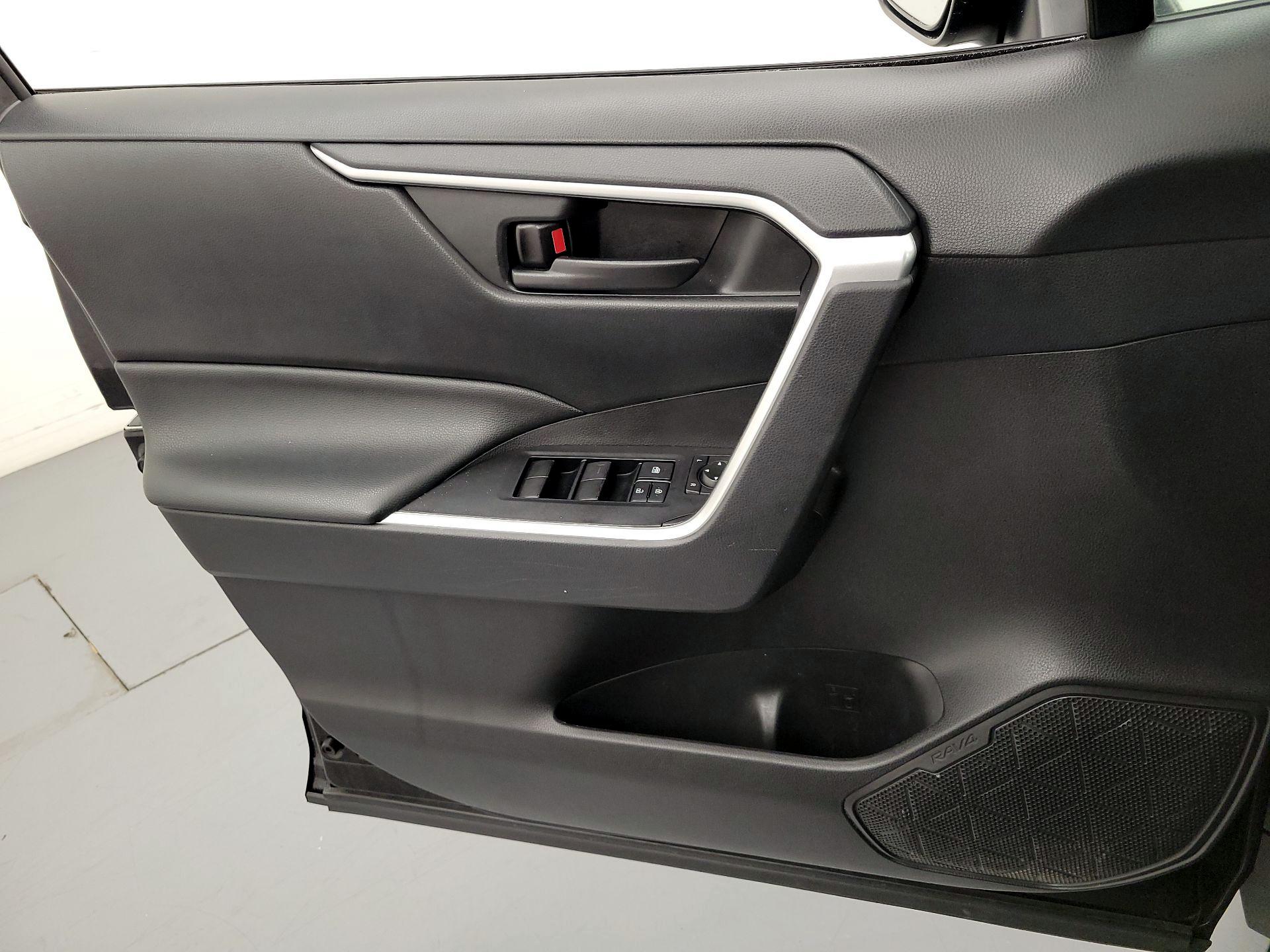 Thumbnail: 2021 Toyota RAV4 - 12