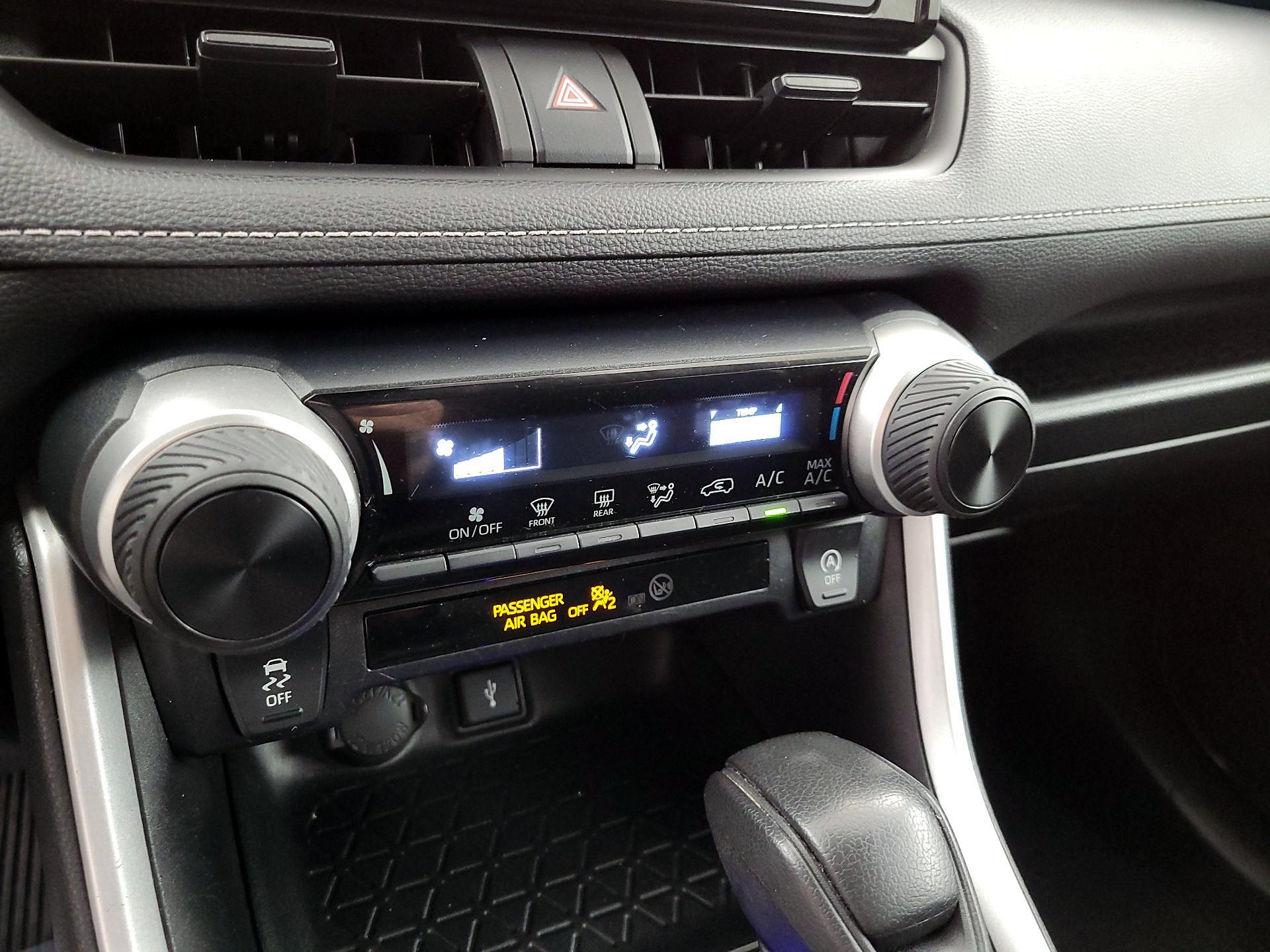 Thumbnail: 2021 Toyota RAV4 - 16