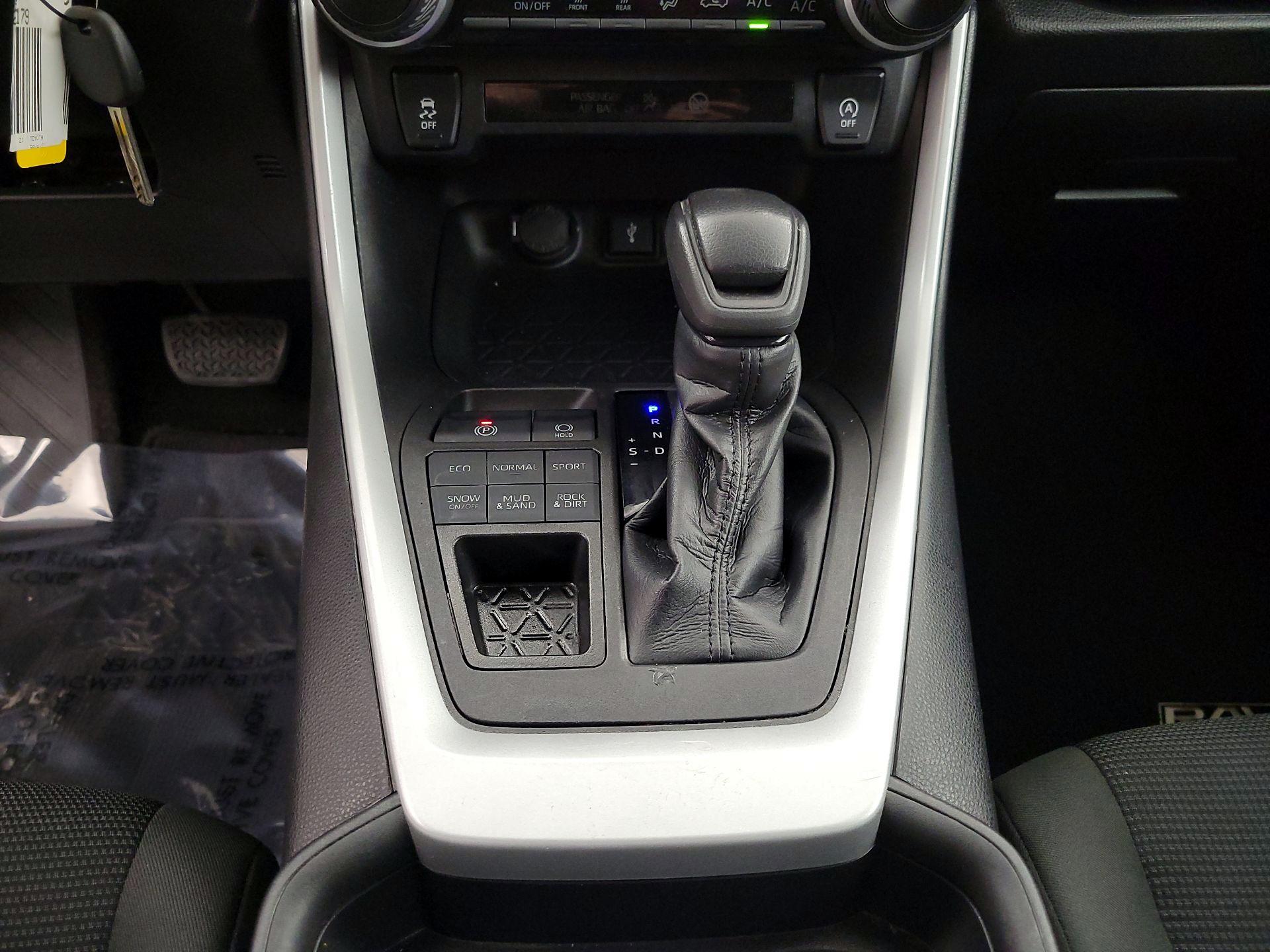 Thumbnail: 2021 Toyota RAV4 - 17