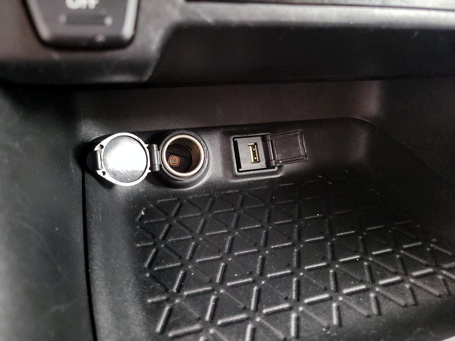 Thumbnail: 2021 Toyota RAV4 - 18