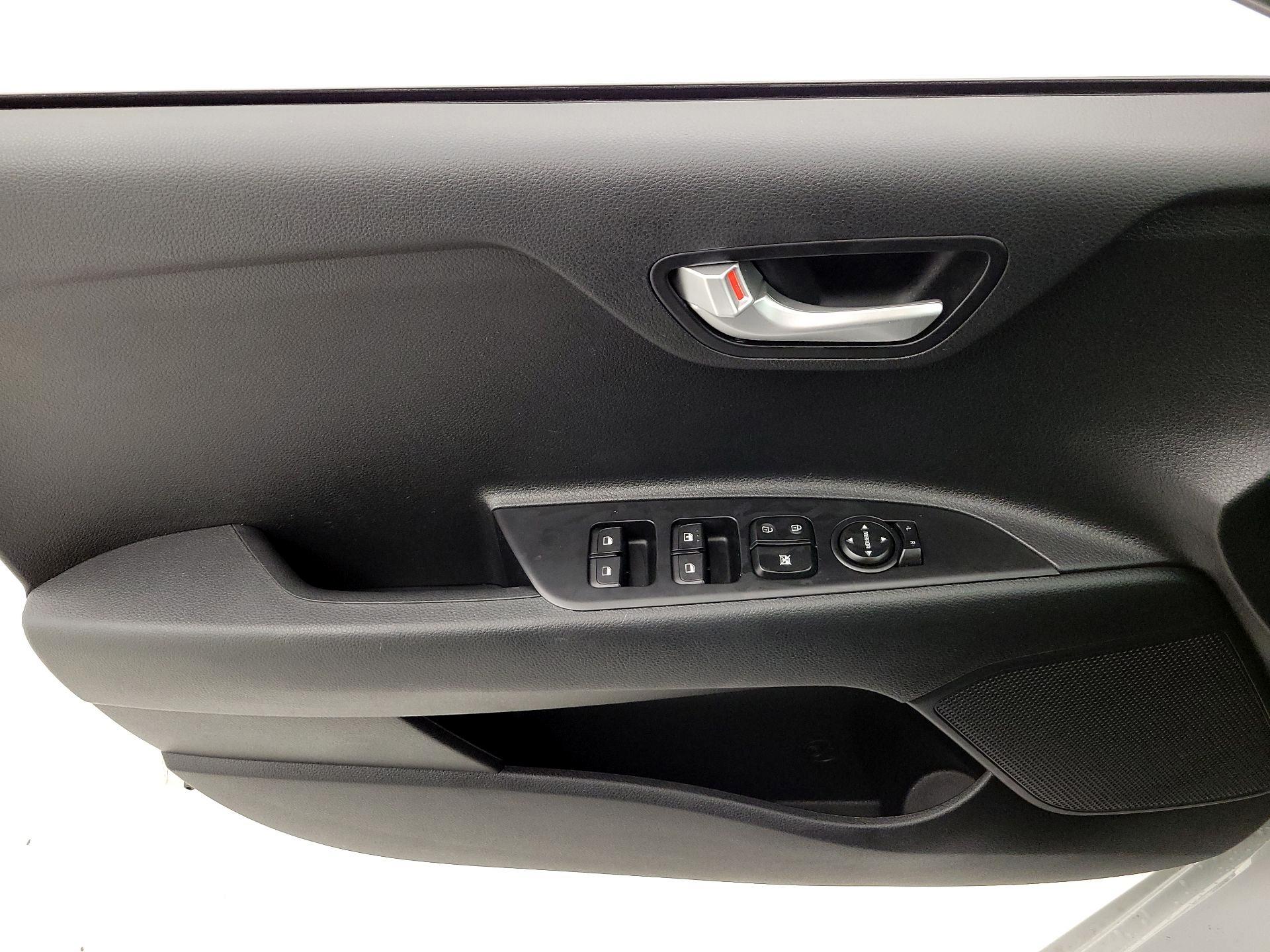 Thumbnail: 2023 Kia Rio - 12