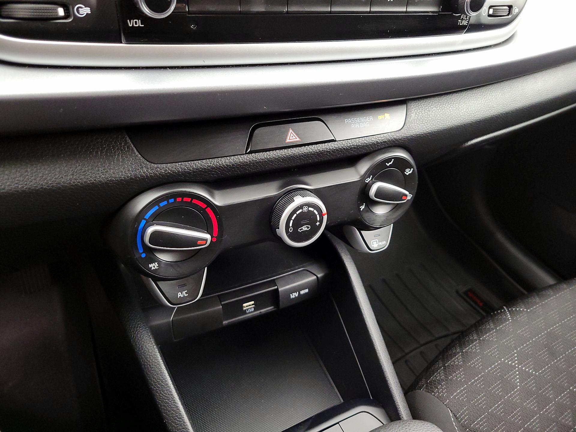 Thumbnail: 2023 Kia Rio - 16