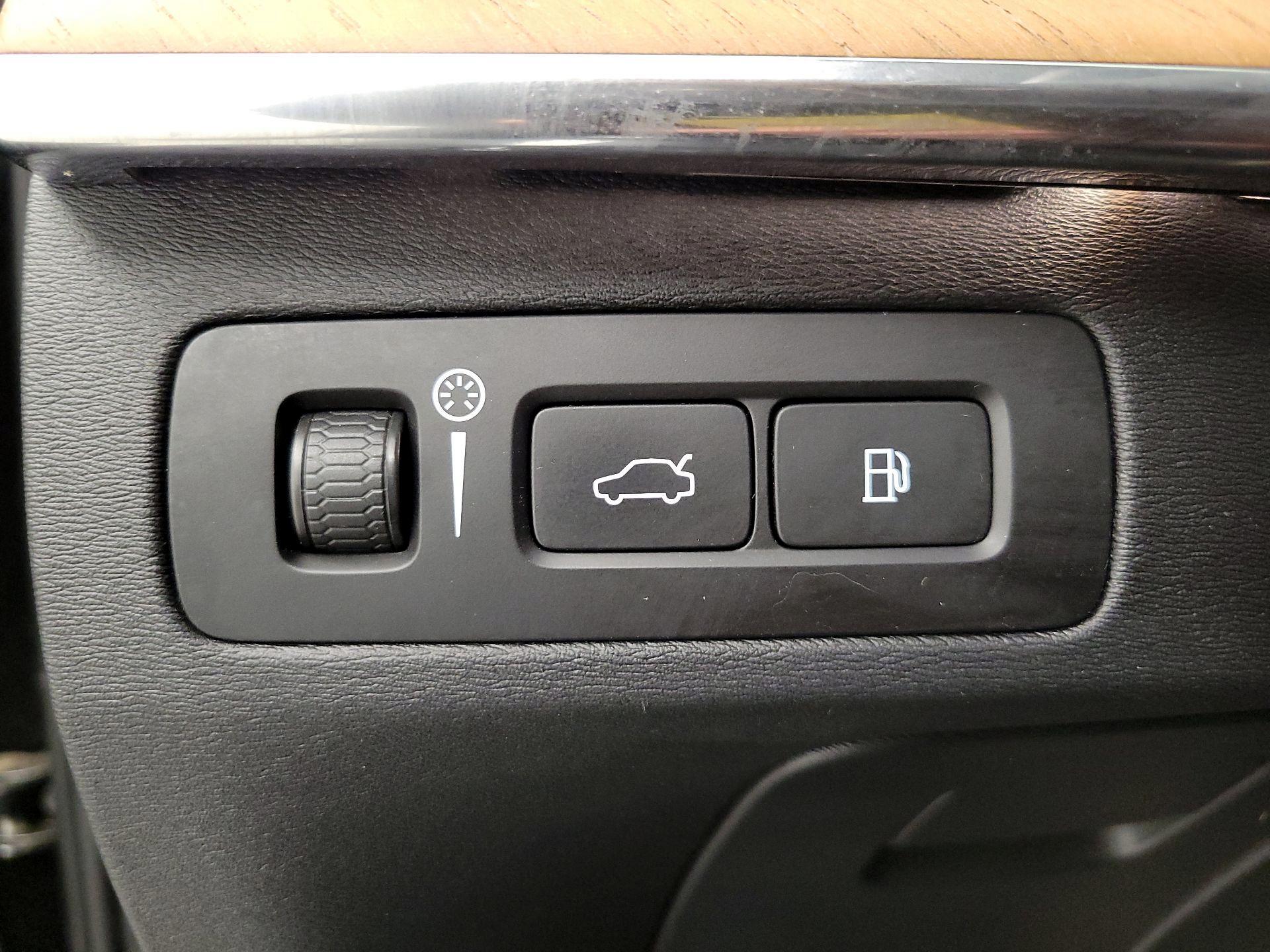 Thumbnail: 2022 Volvo XC90 - 13