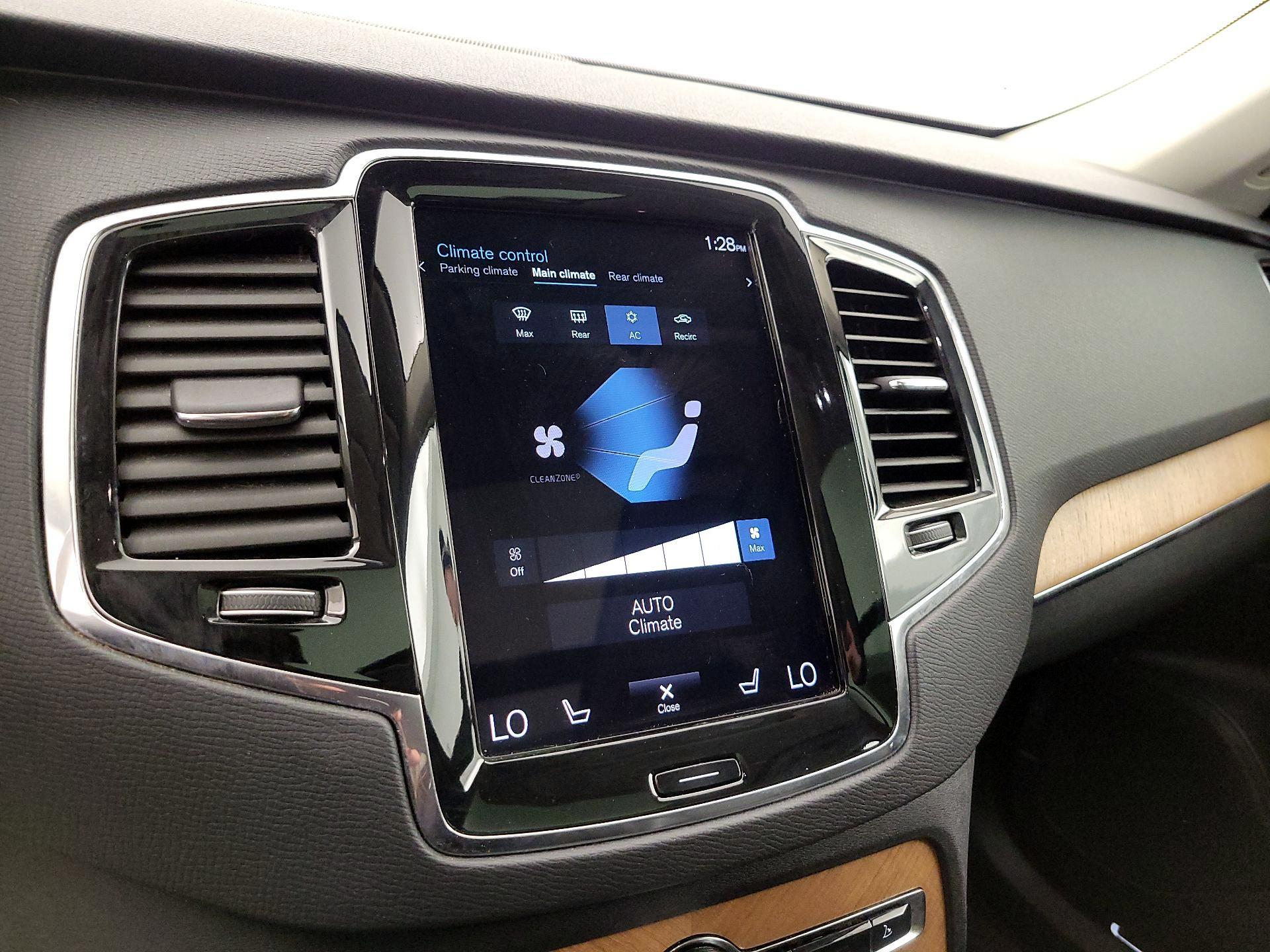 Thumbnail: 2022 Volvo XC90 - 17