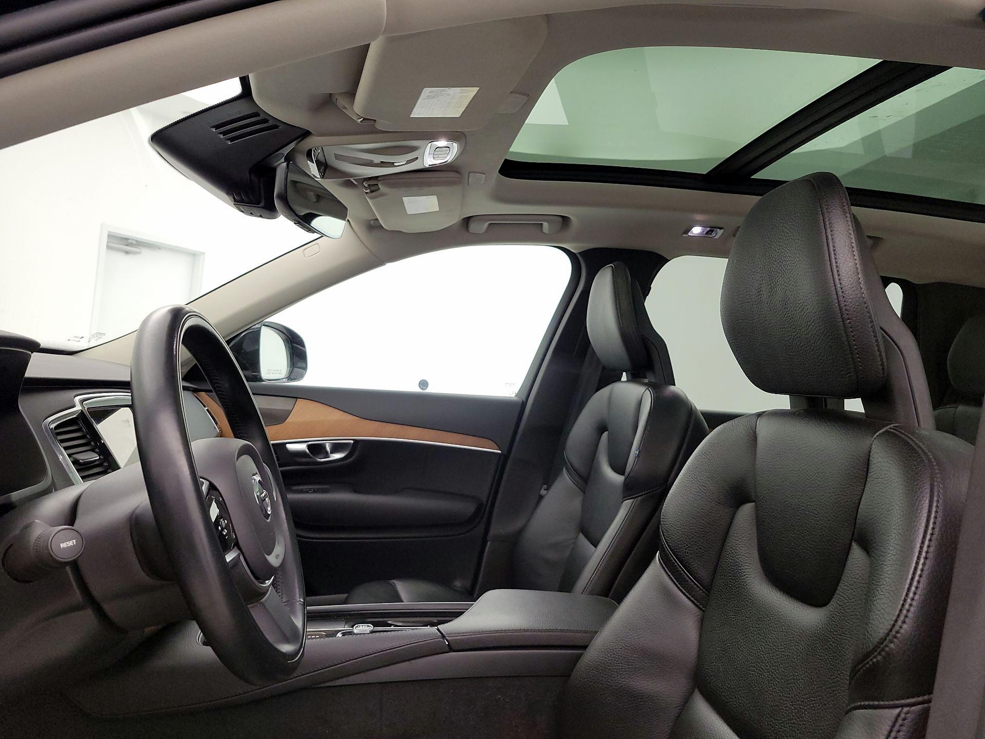 Thumbnail: 2022 Volvo XC90 - 20