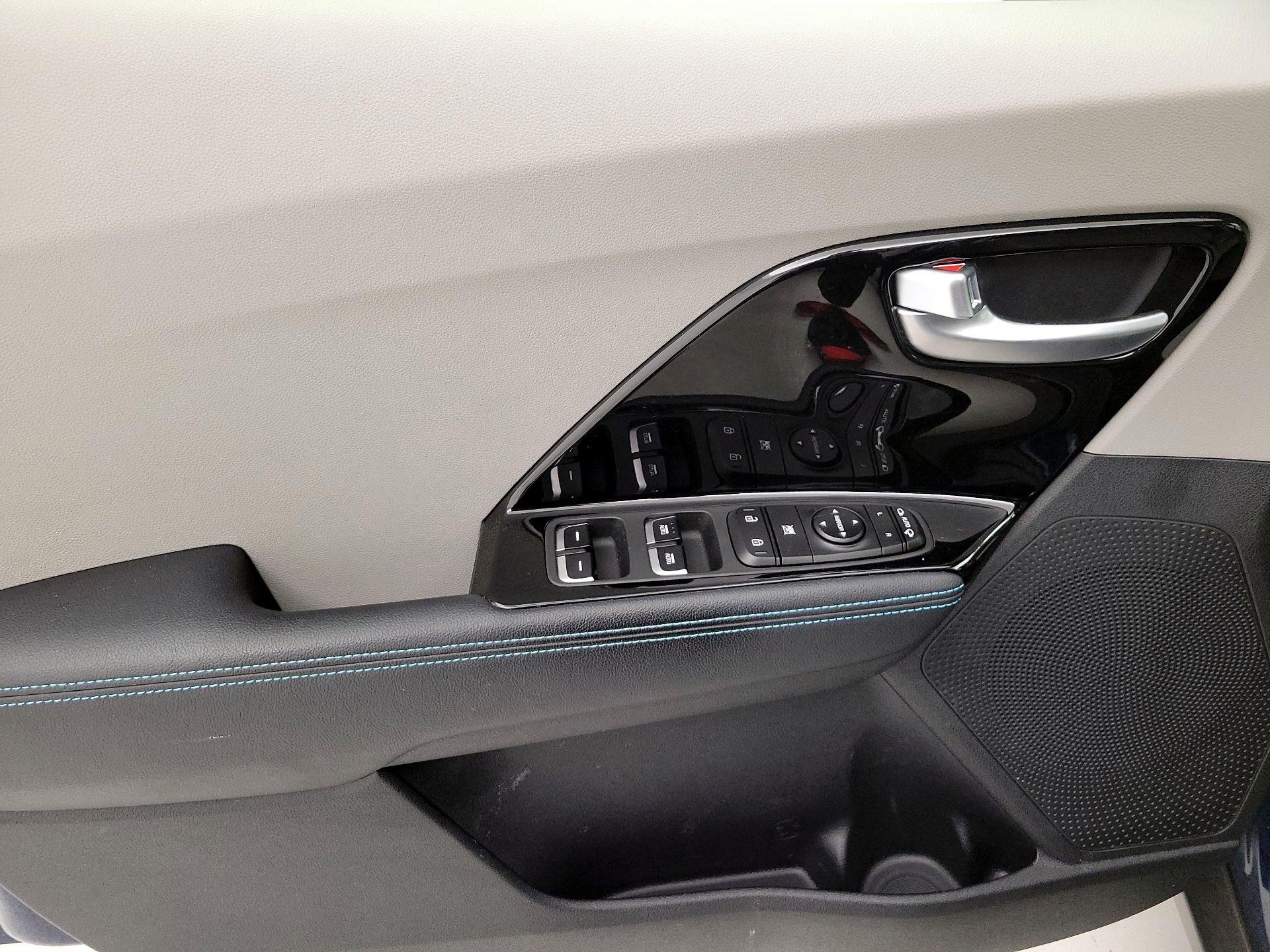 Thumbnail: 2020 Kia Niro - 12