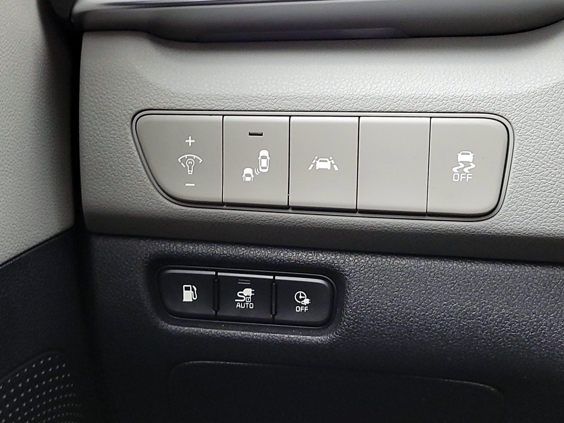 Thumbnail: 2020 Kia Niro - 13