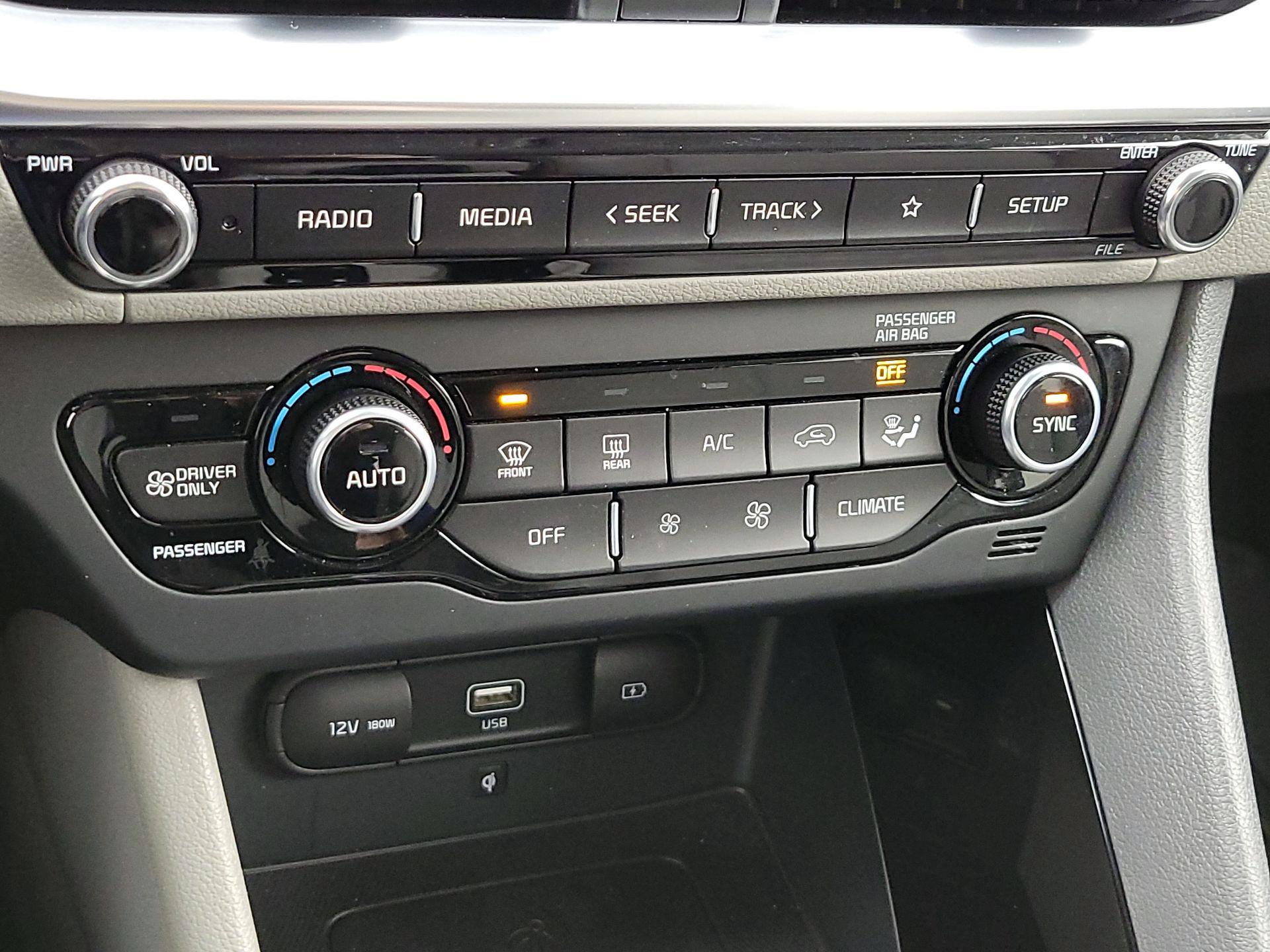 Thumbnail: 2020 Kia Niro - 16