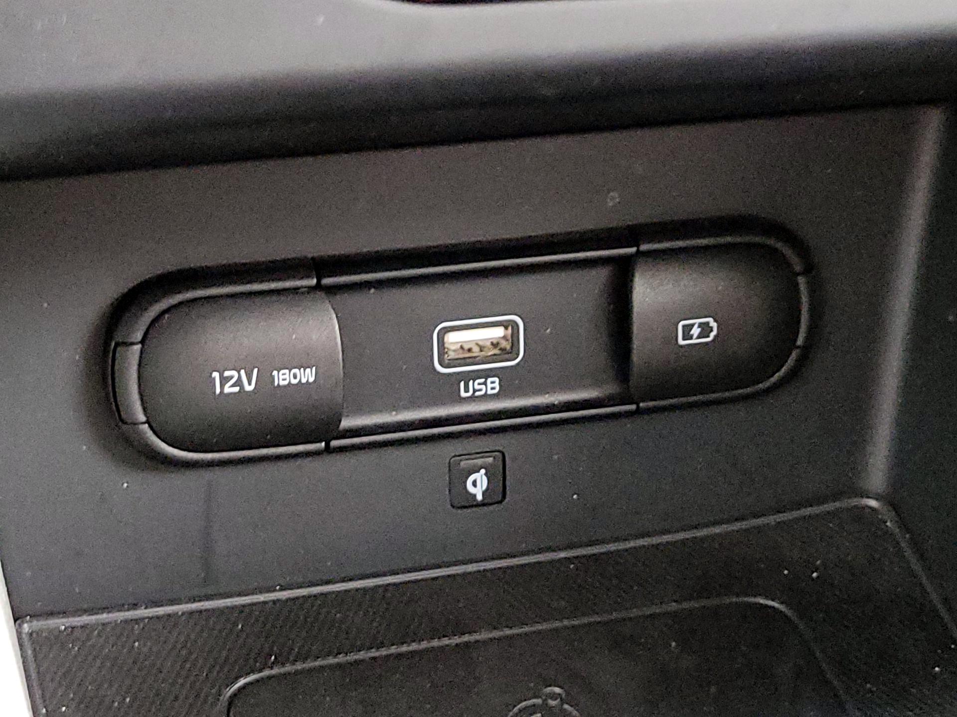 Thumbnail: 2020 Kia Niro - 18