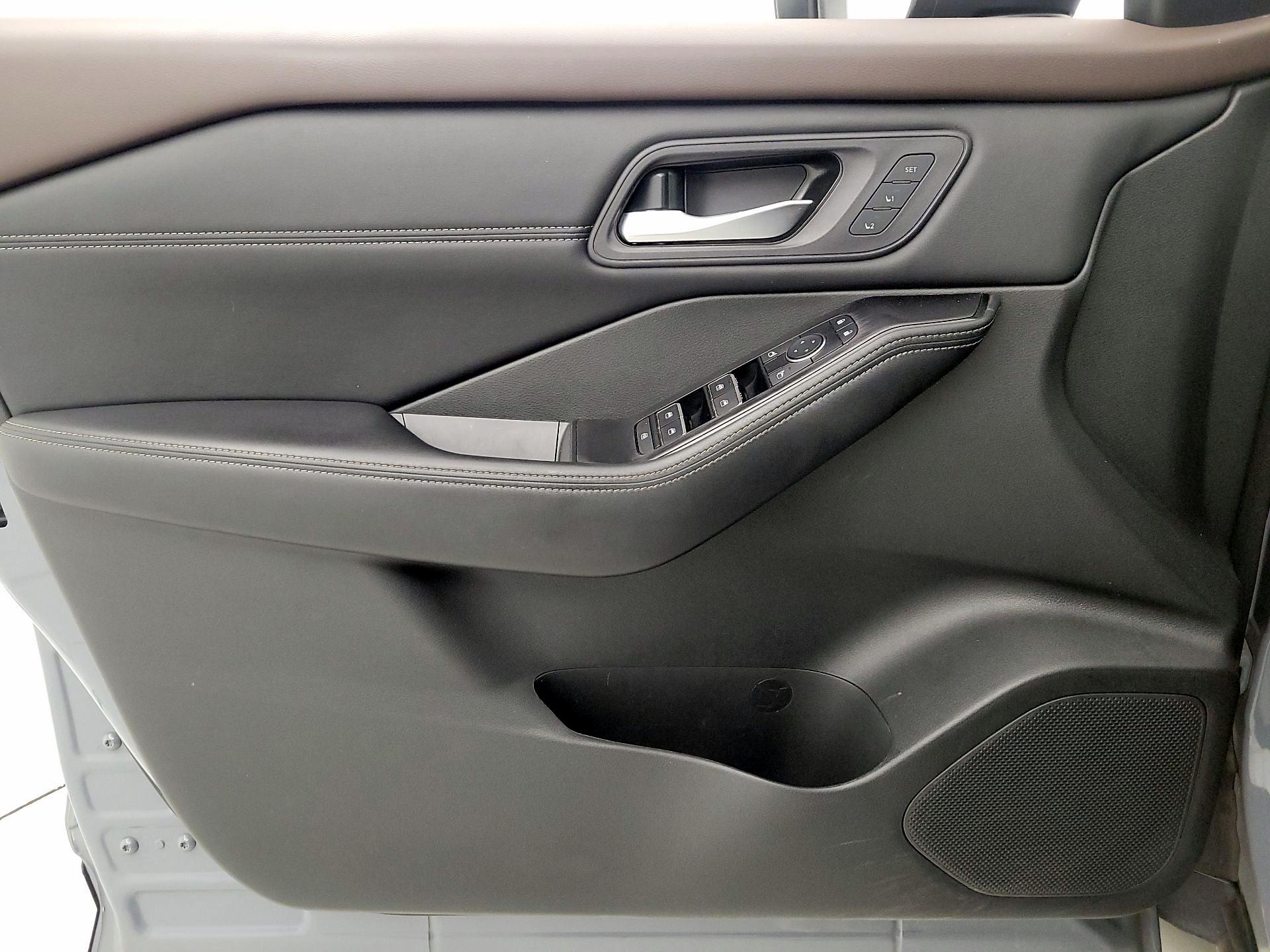 Thumbnail: 2023 Nissan Rogue - 12