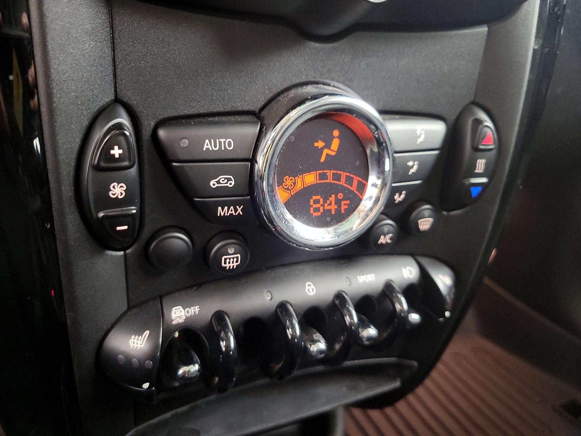 Thumbnail: 2015 MINI Cooper Countryman - 14