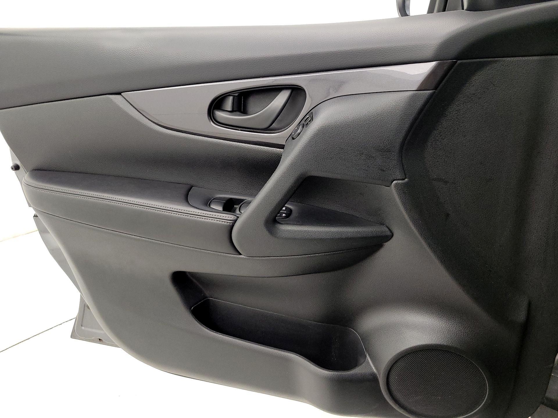 Thumbnail: 2020 Nissan Rogue - 12