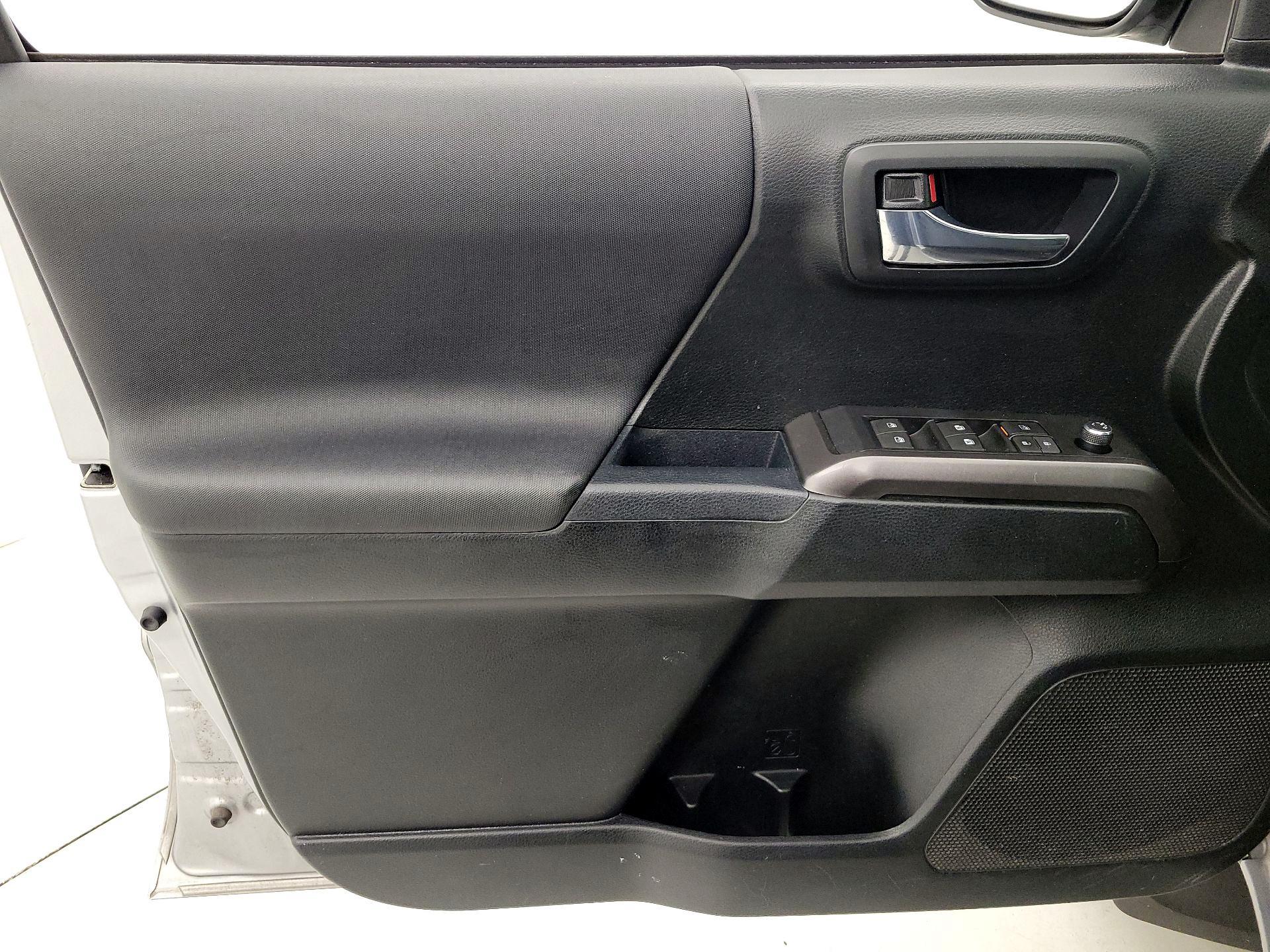 Thumbnail: 2017 Toyota Tacoma - 12