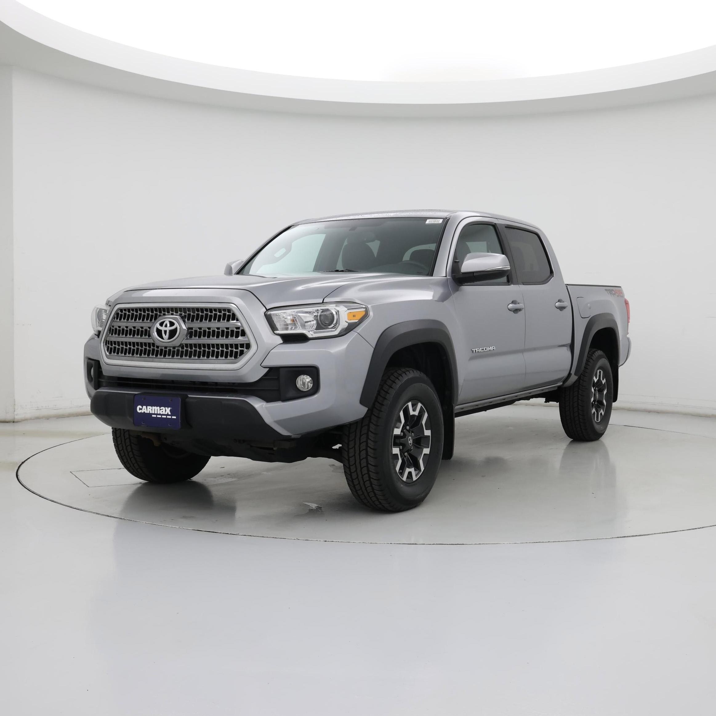 Thumbnail: 2017 Toyota Tacoma - 4