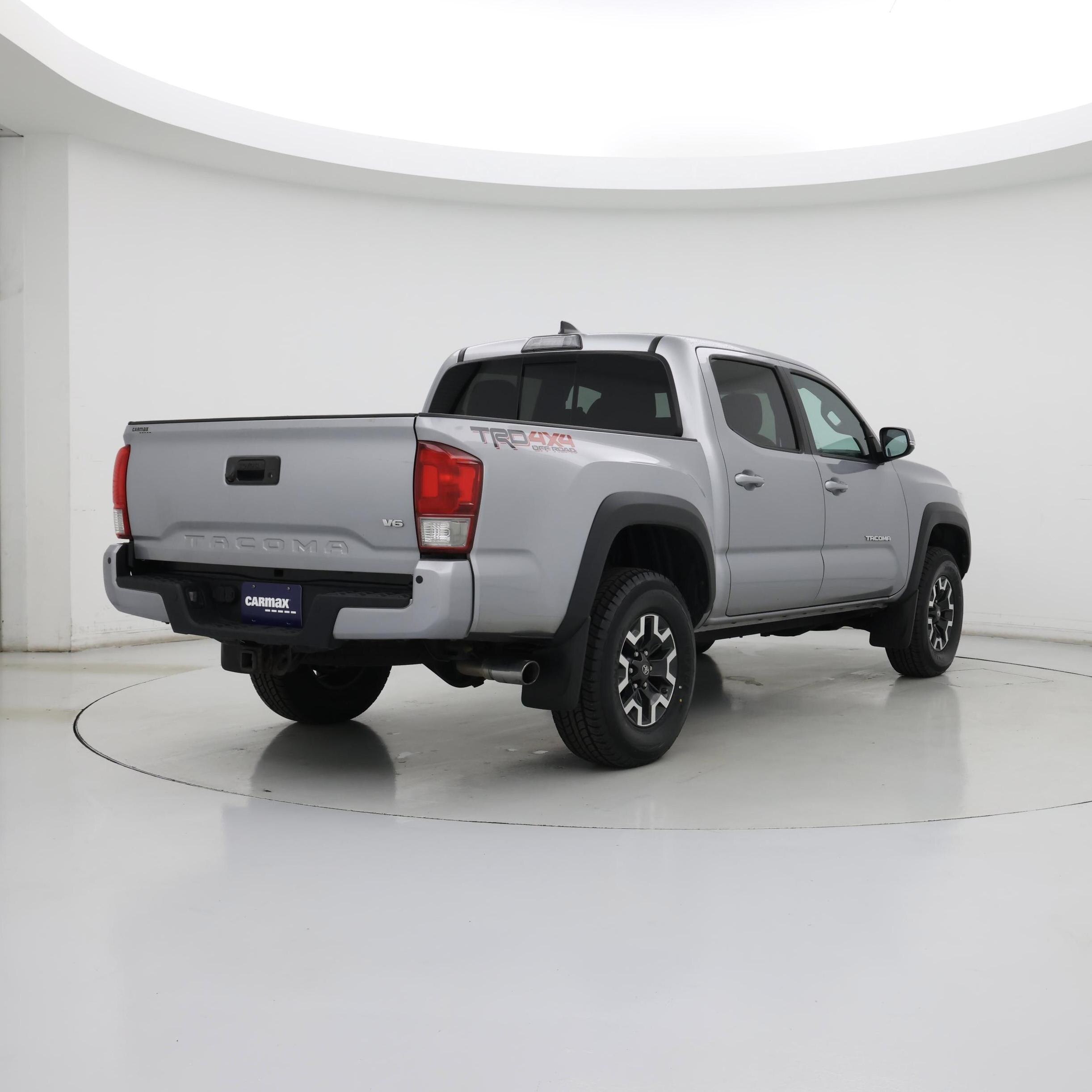 Thumbnail: 2017 Toyota Tacoma - 8