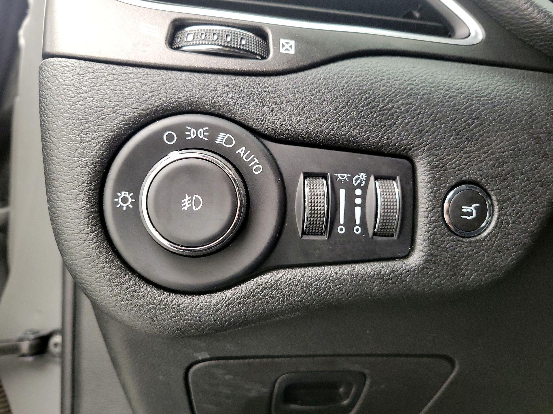 Thumbnail: 2022 Jeep Cherokee - 13