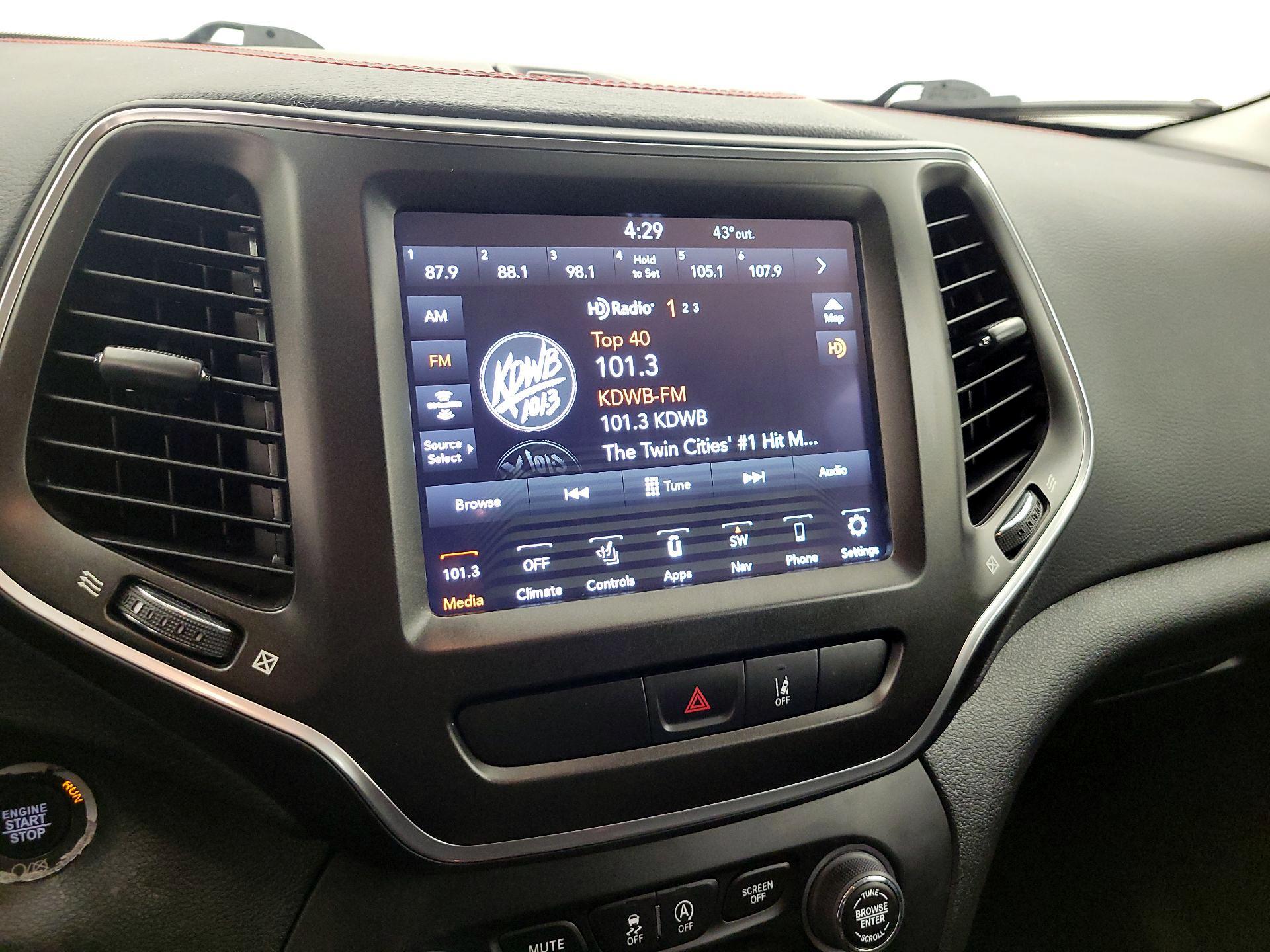 Thumbnail: 2022 Jeep Cherokee - 16