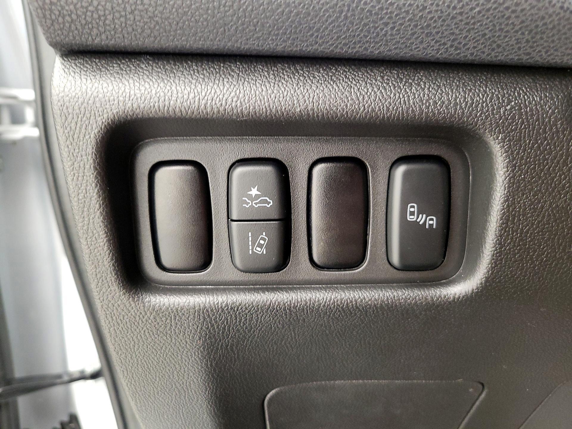 Thumbnail: 2022 Mitsubishi Outlander Sport - 13