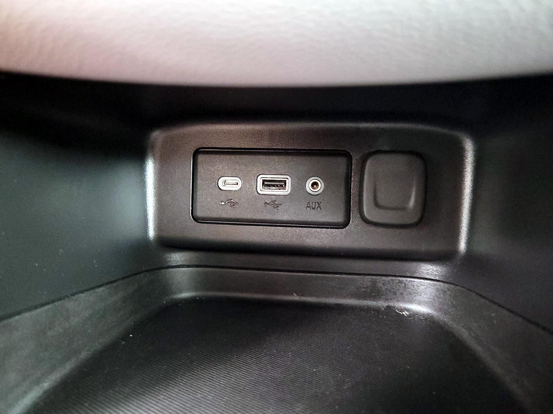 Thumbnail: 2021 Chevrolet Equinox - 18