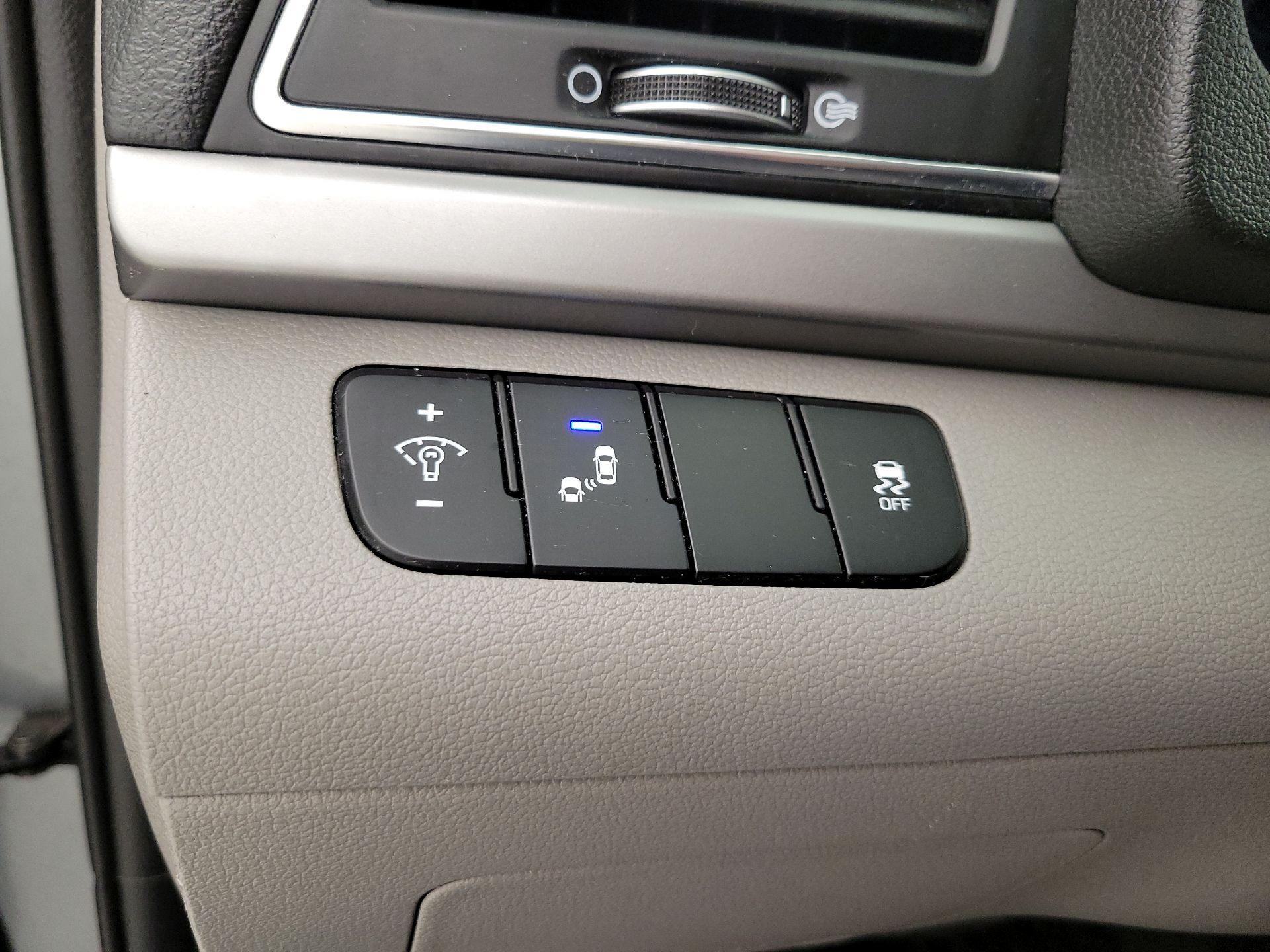 Thumbnail: 2018 Hyundai Elantra - 13