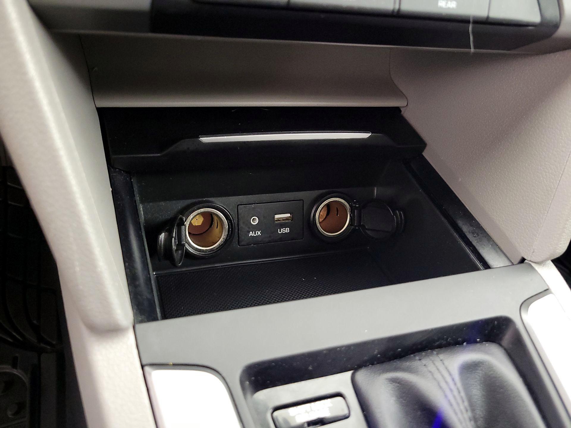 Thumbnail: 2018 Hyundai Elantra - 18