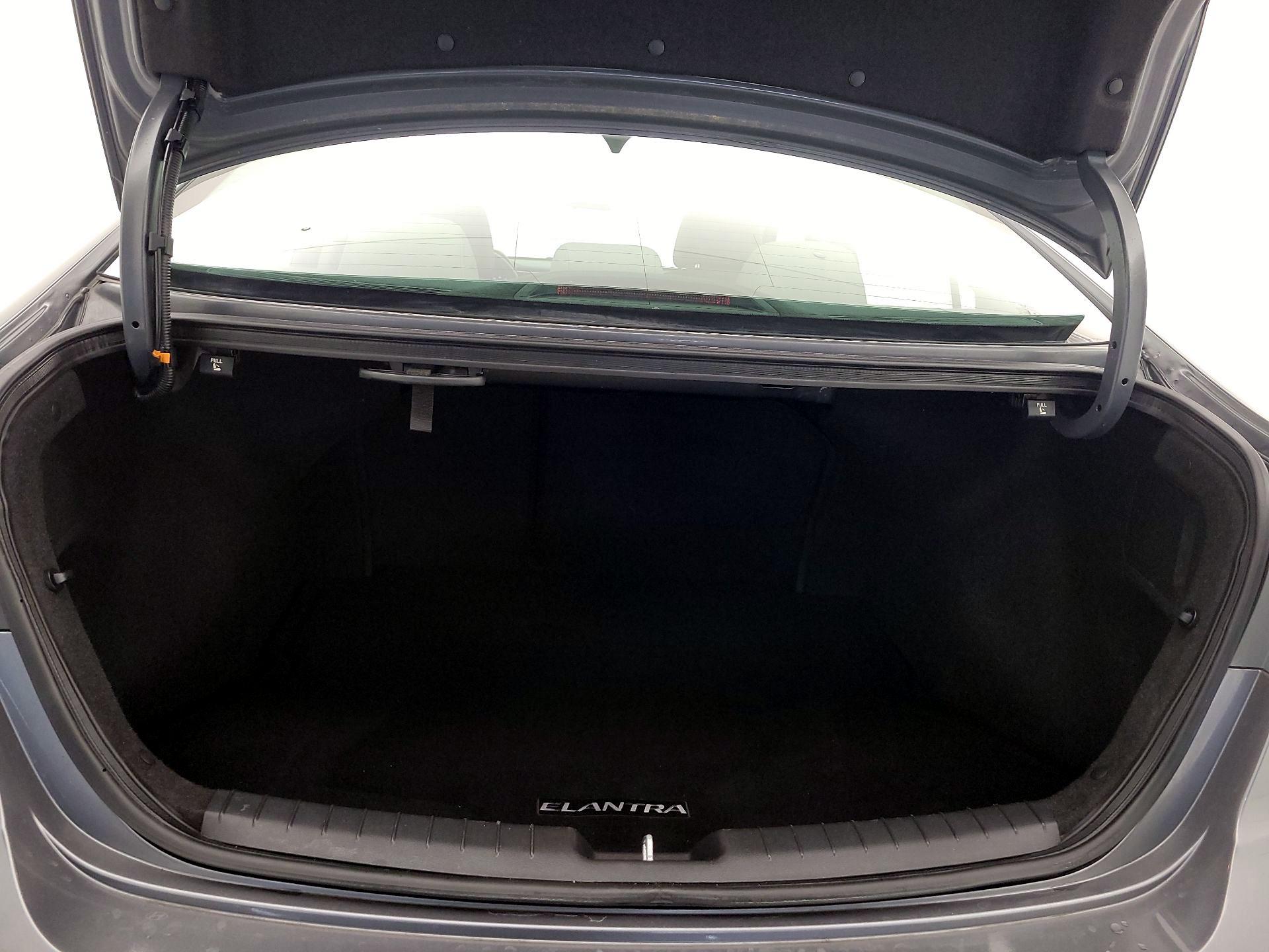 Thumbnail: 2018 Hyundai Elantra - 20