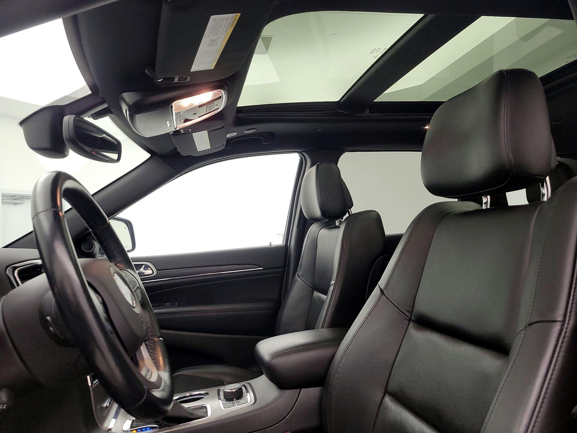 Thumbnail: 2020 Jeep Grand Cherokee - 20