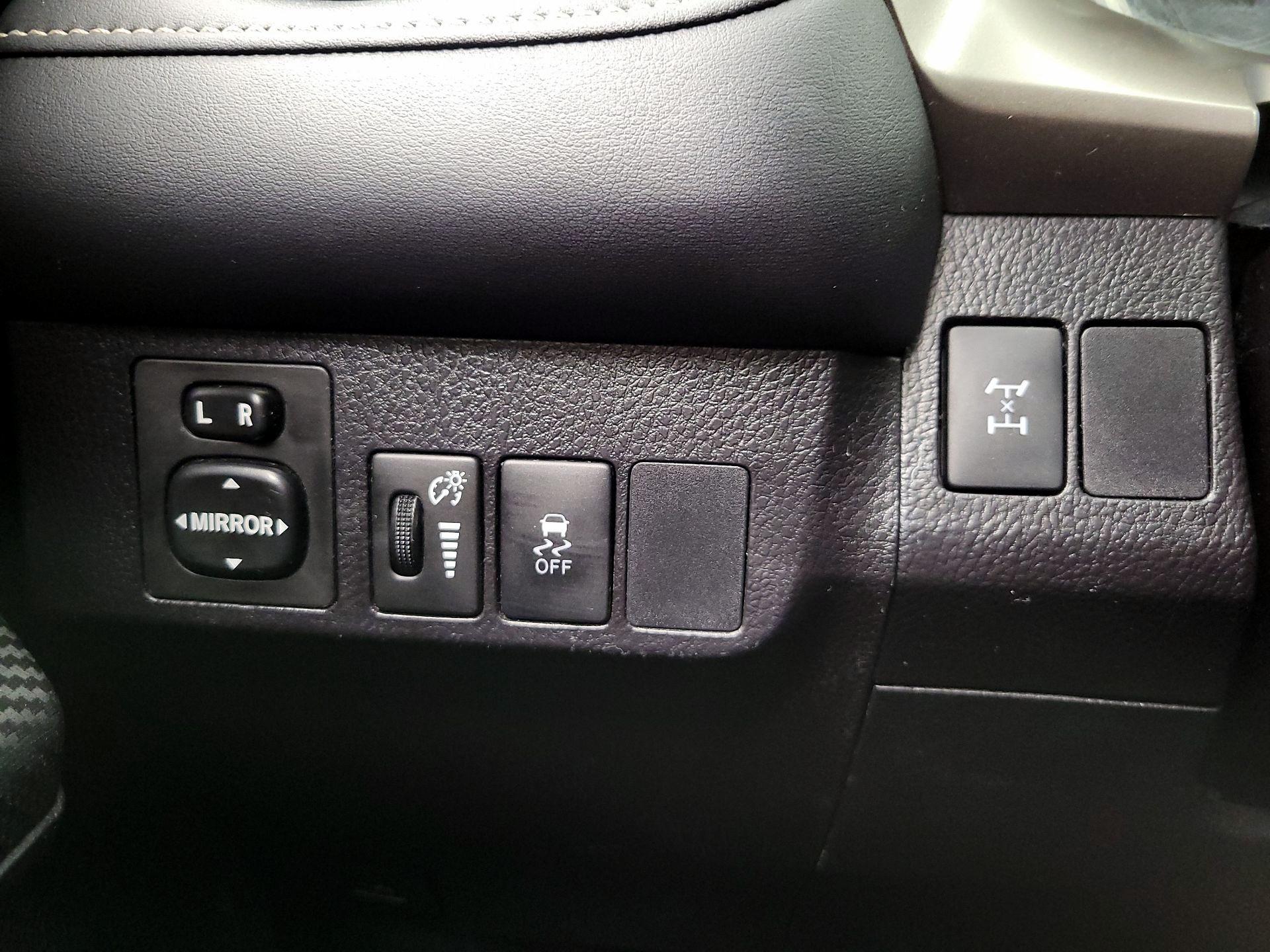 Thumbnail: 2015 Toyota RAV4 - 13