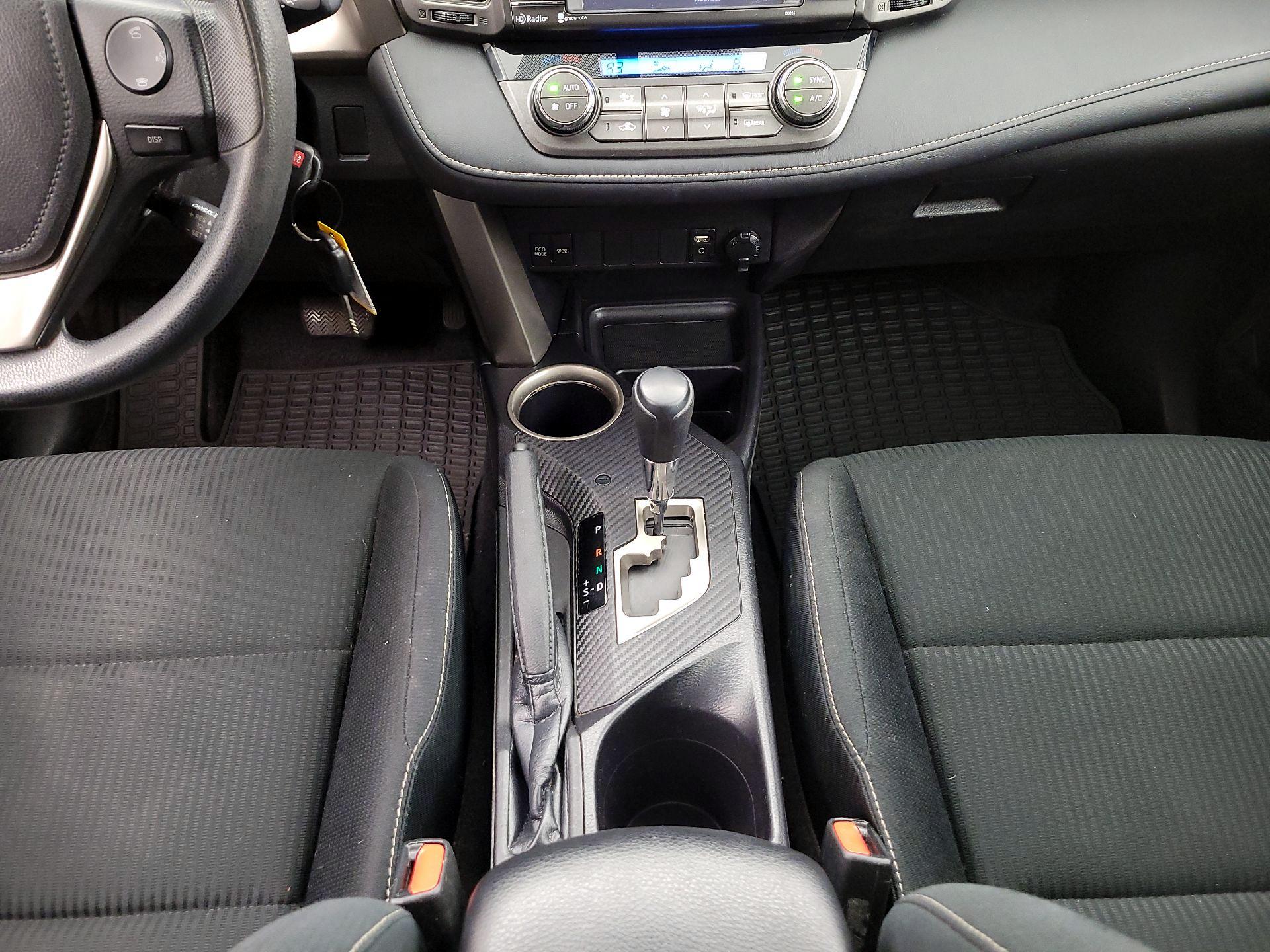 Thumbnail: 2015 Toyota RAV4 - 17