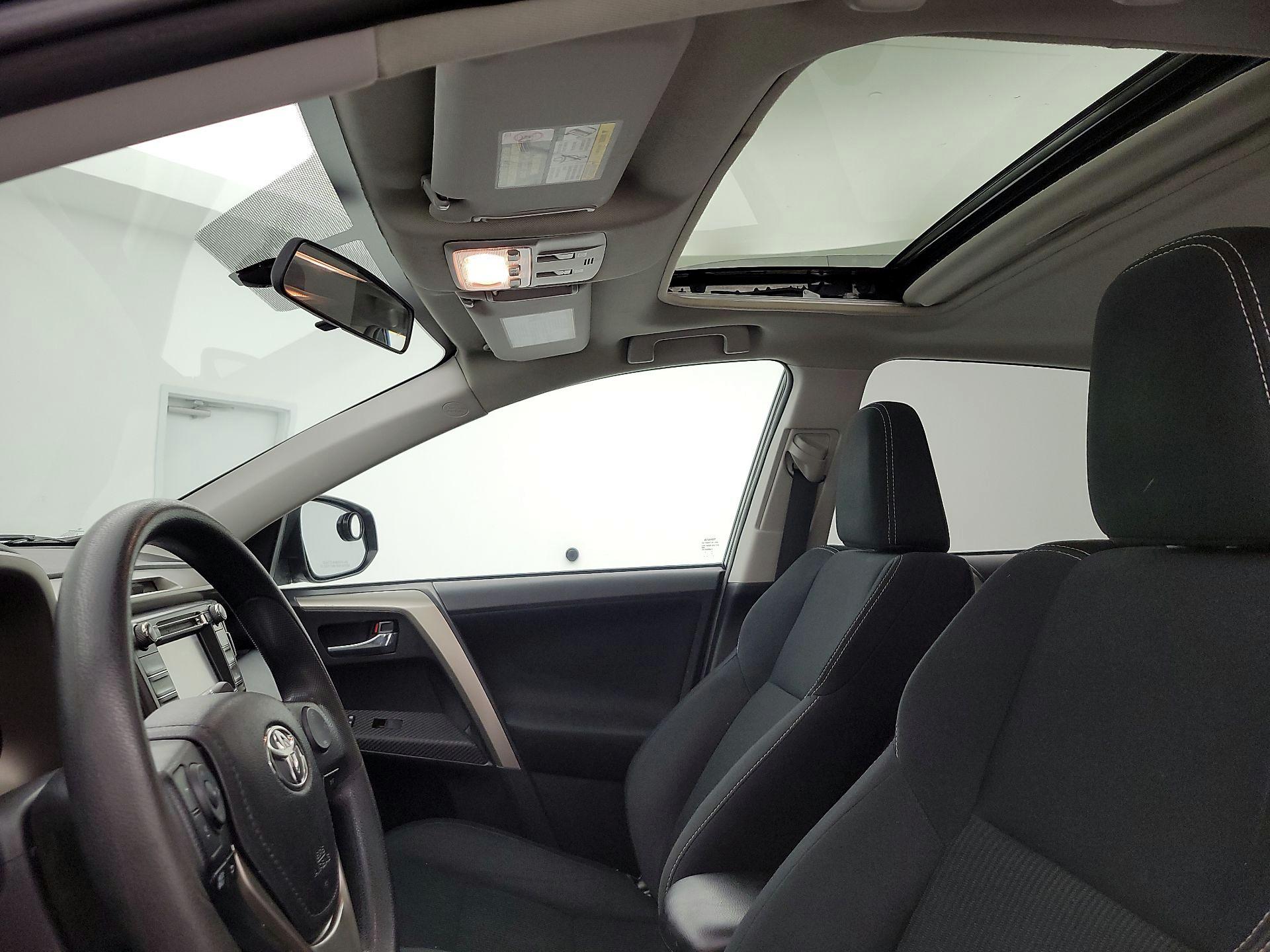 Thumbnail: 2015 Toyota RAV4 - 19