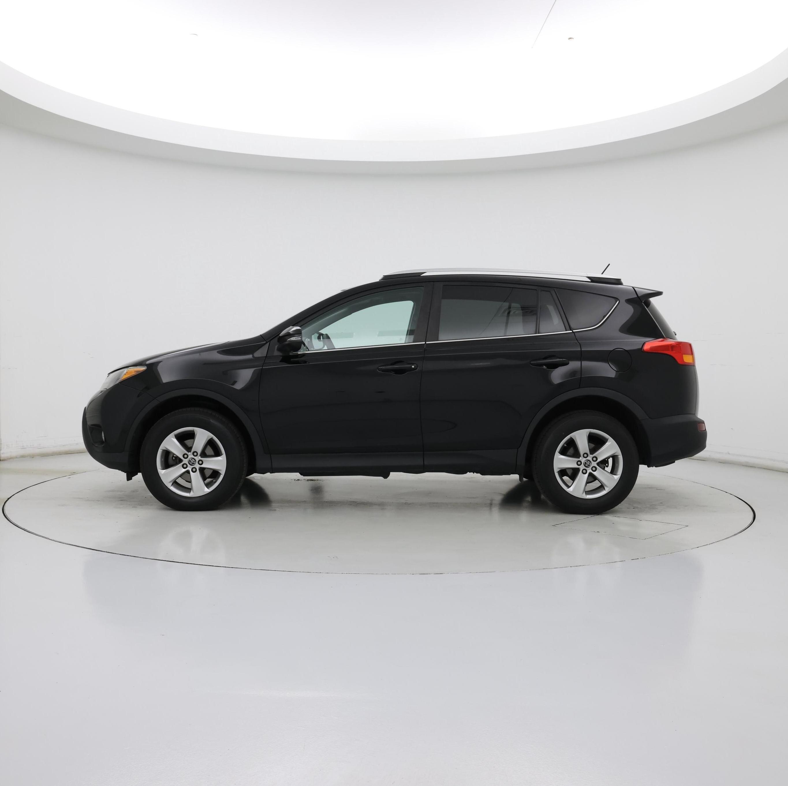 Thumbnail: 2015 Toyota RAV4 - 3